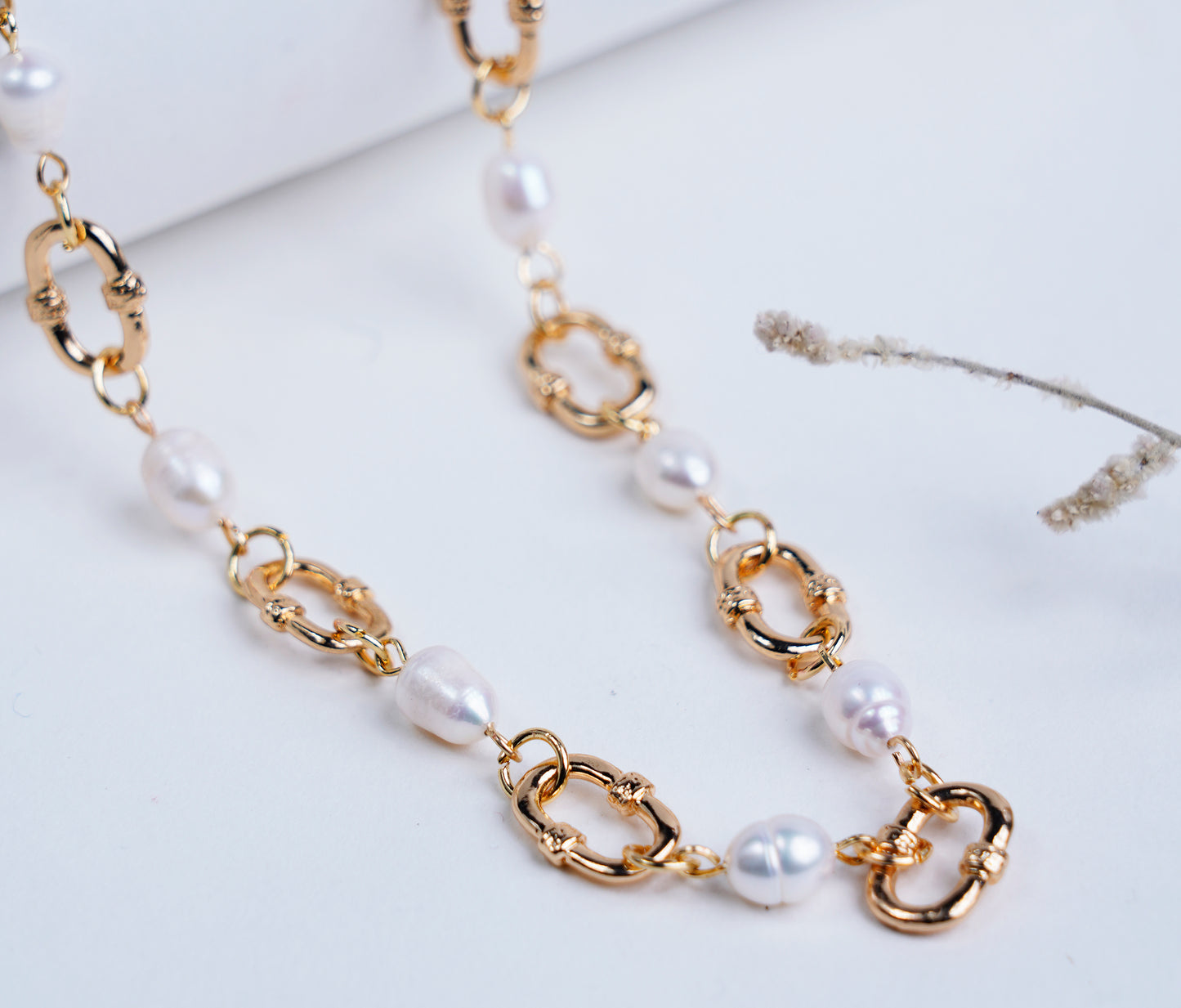 Anti Tarnish_Gold Plated oval Shape Necklace