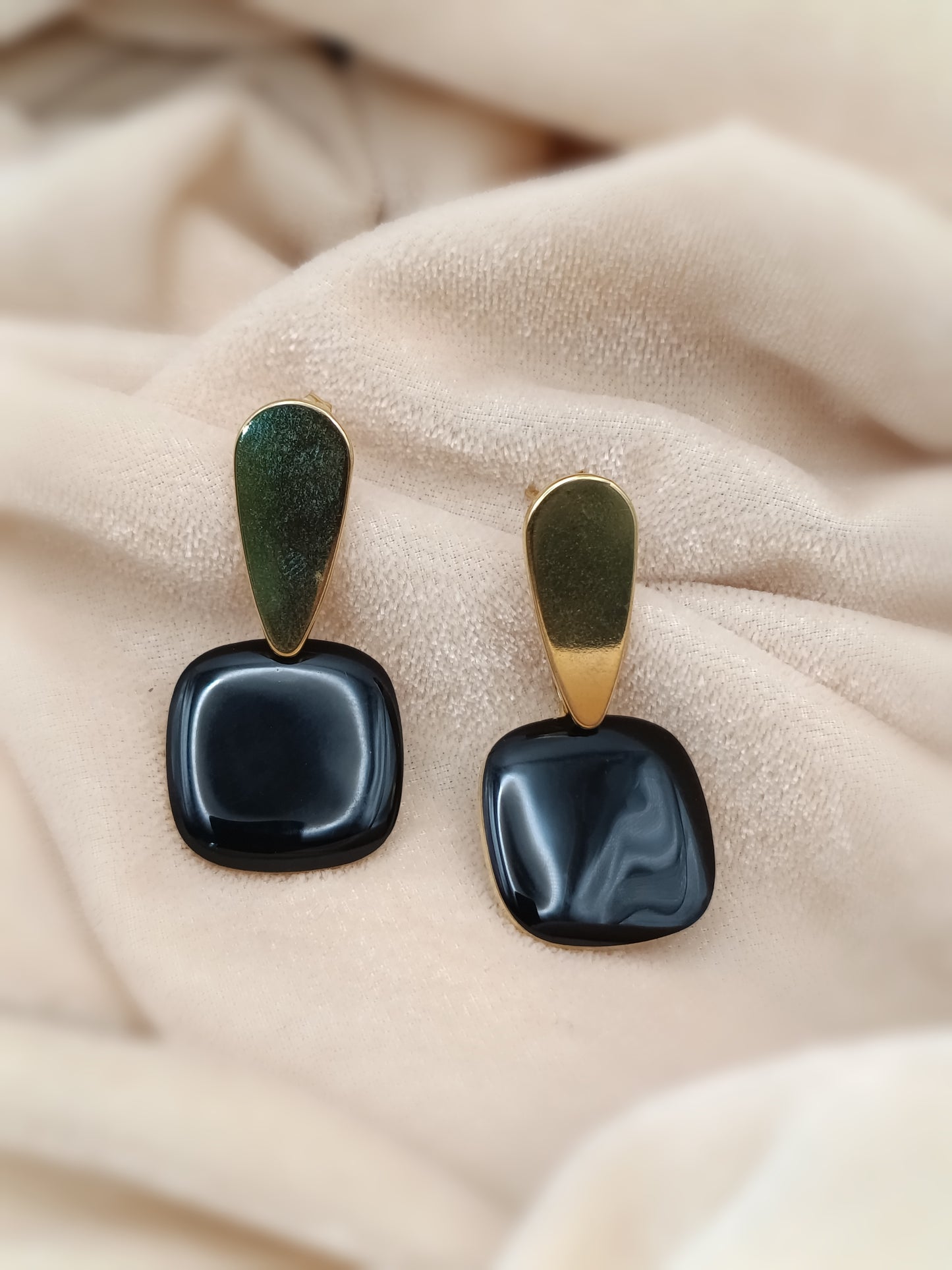 Anti Tarnish_Black and Gold-Toned Contemporary Drop Earrings