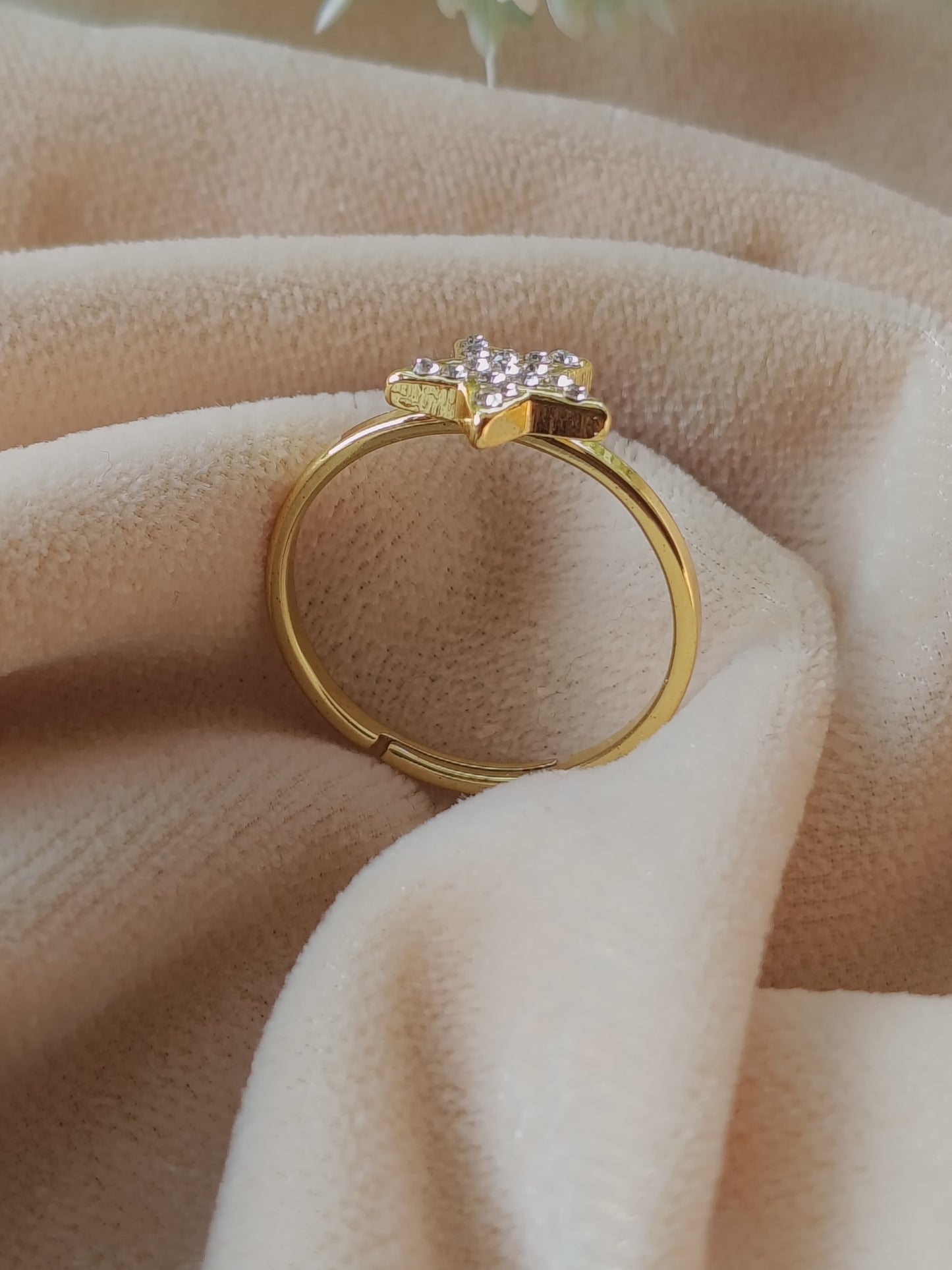 Anti Tarnish_Gold Plated Star Struck Adjustable Ring