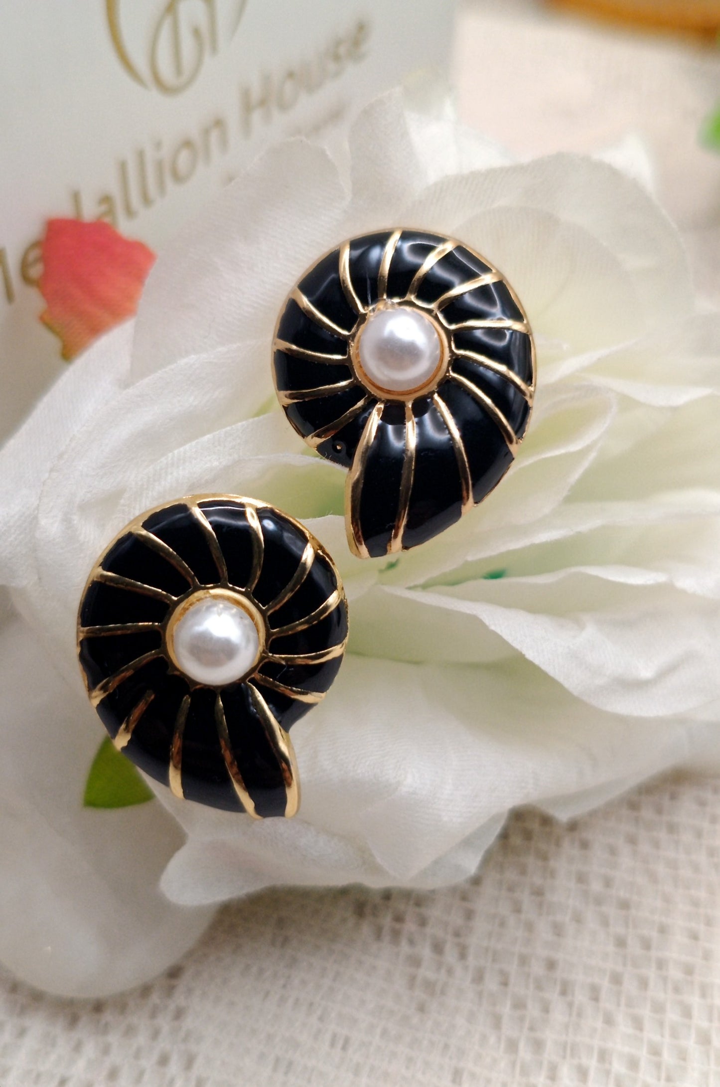 Anti Tarnish_Black Enamel snail-shaped Stud Earrings