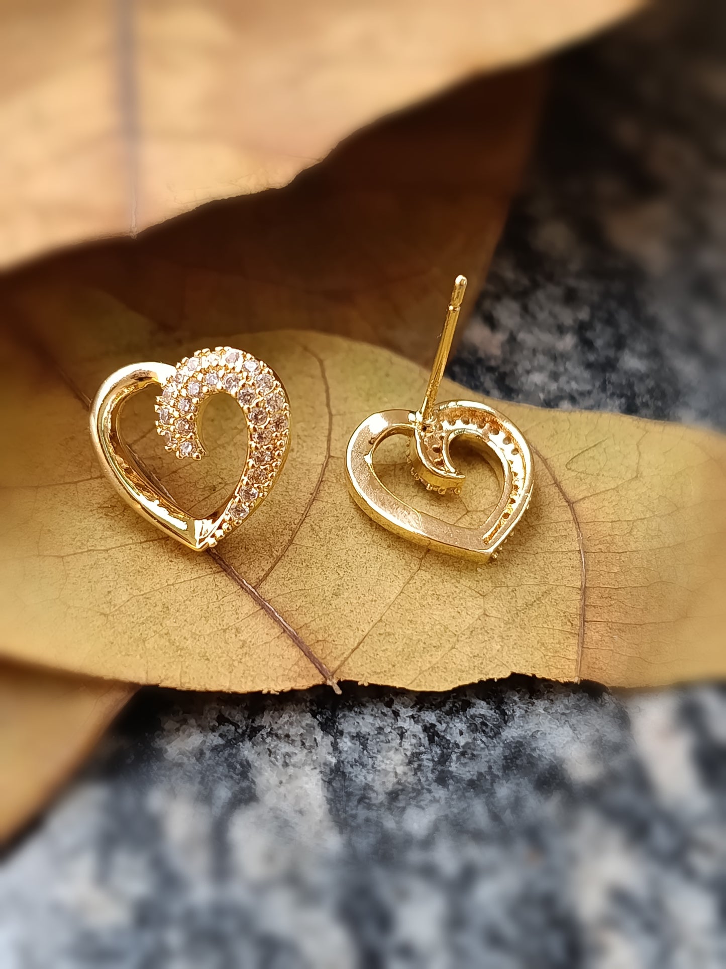 Anti Tarnish_Gold Plated Heart Shape Stud Earrings