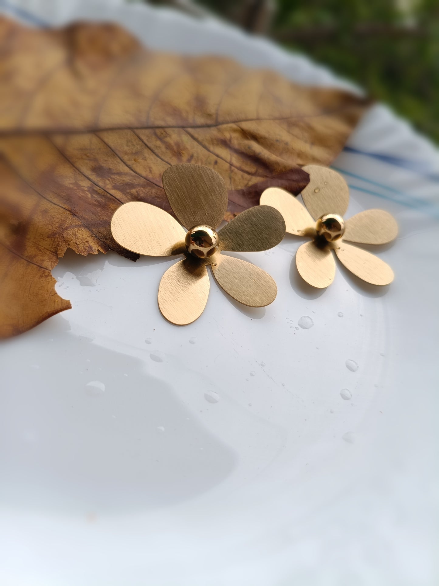 Anti Tarnish_Gold Plated Floral Dangler Earrings