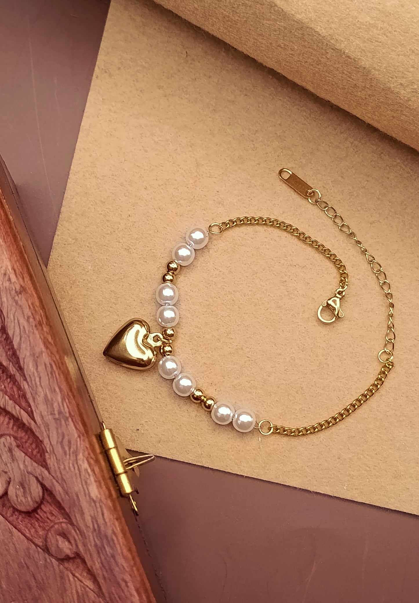 Anti Tarnish_Romantic Pearl and Heart Gold Bracelet