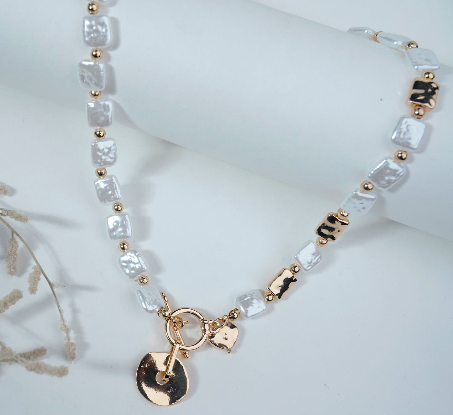 Anti Tarnish_Uncut Pearl Golden & white Stone Necklace