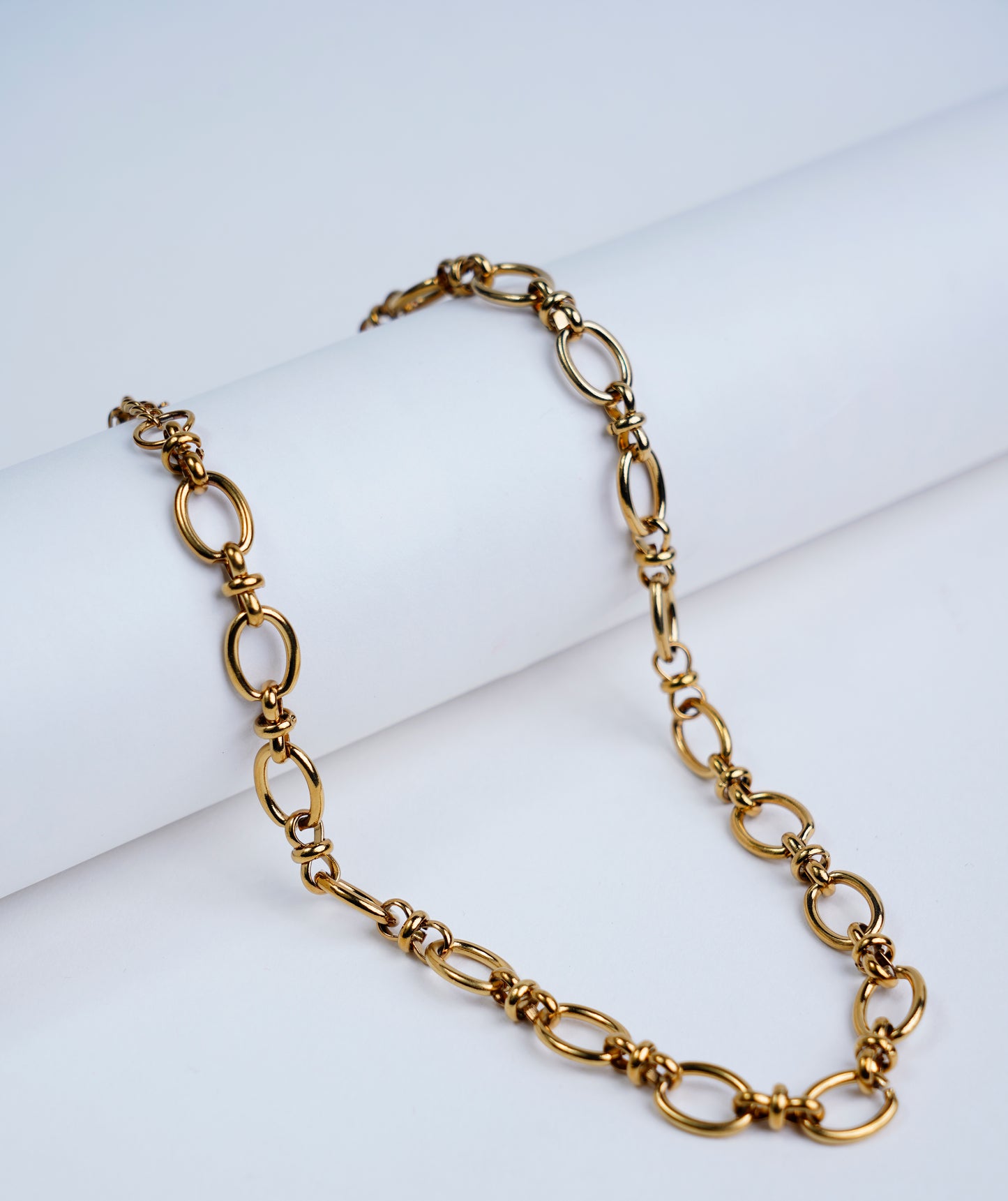 Anti Tarnish_Gold Plated Oval Shape Necklace