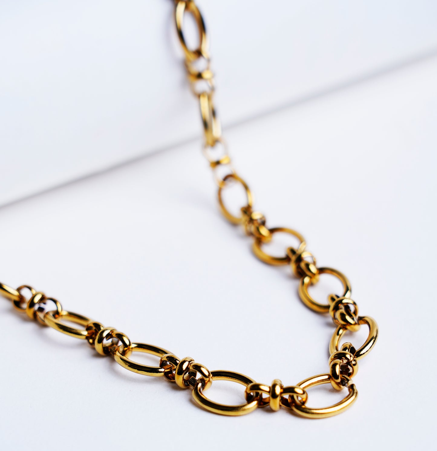 Anti Tarnish_Gold Plated Oval Shape Necklace