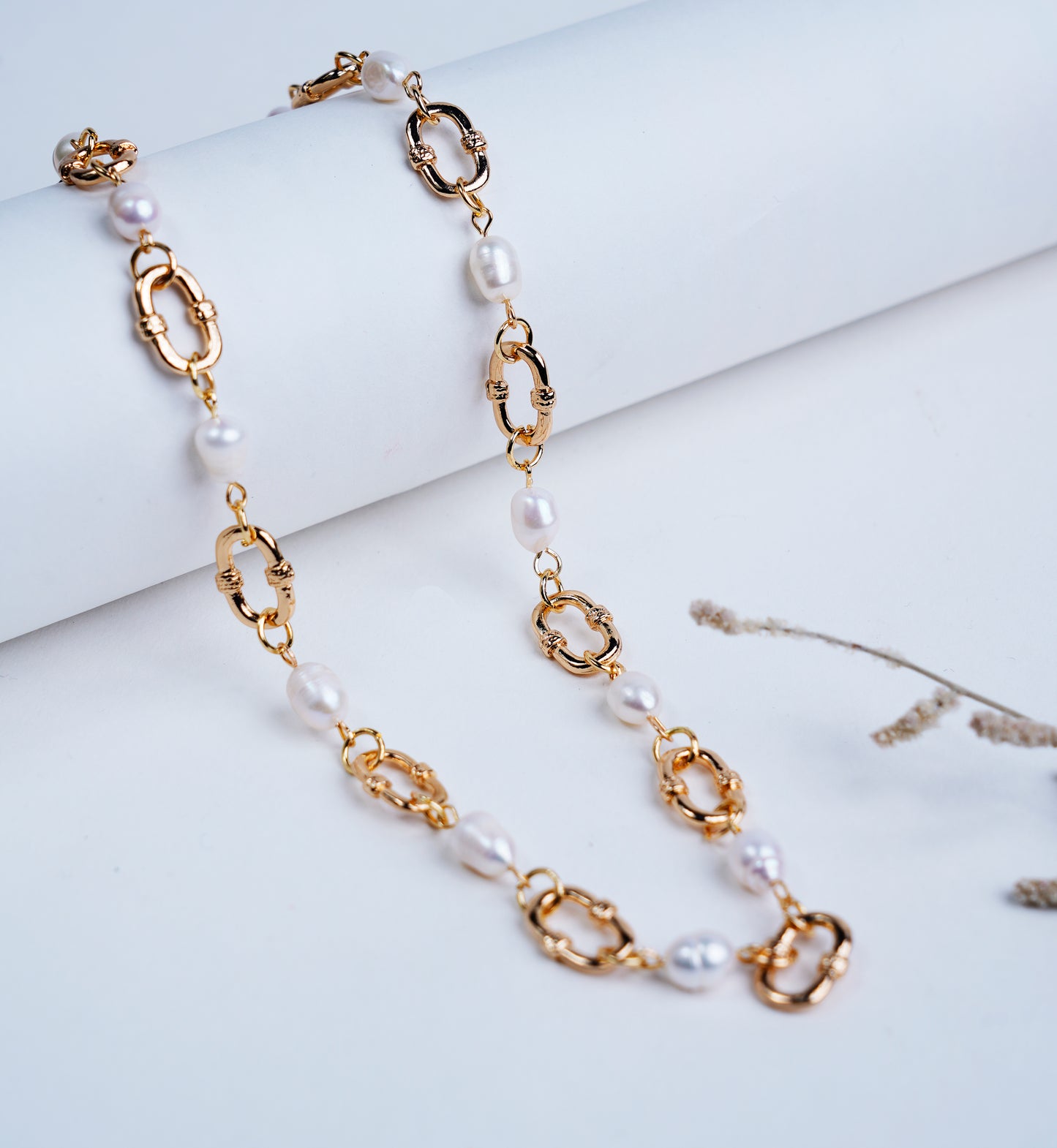 Anti Tarnish_Gold Plated oval Shape Necklace