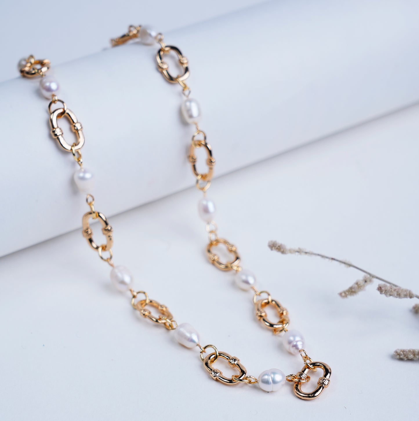 Anti Tarnish_Gold Plated oval Shape Necklace