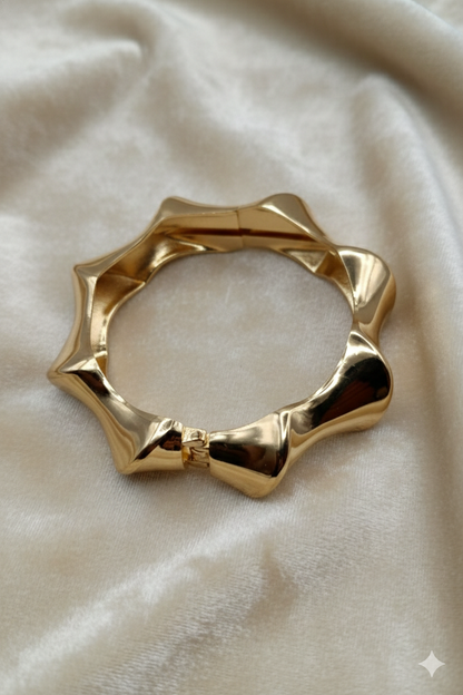 Anti Tarnish-Curved Gold Bangle Bracelet