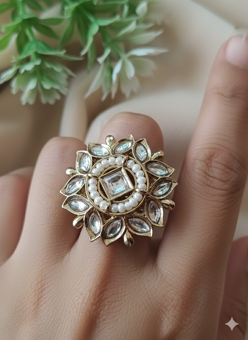 Gold-plated Adjustable Finger Ring With Kundan Stone