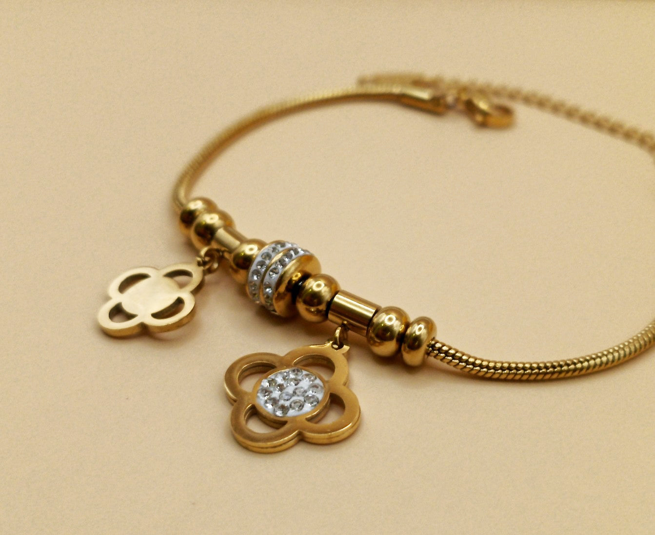 Anti Tarnish_Flower shape Bracelet