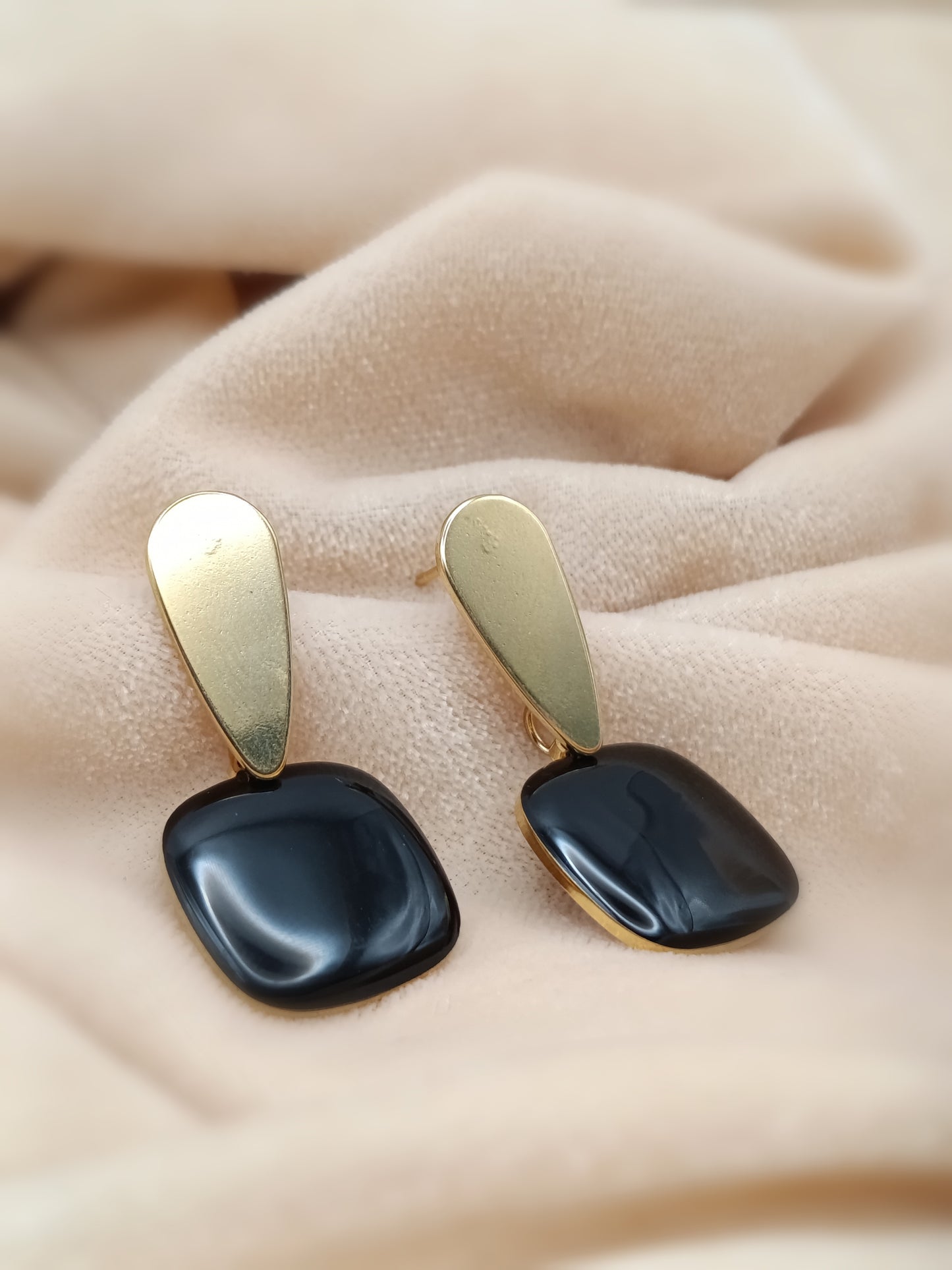Anti Tarnish_Black and Gold-Toned Contemporary Drop Earrings