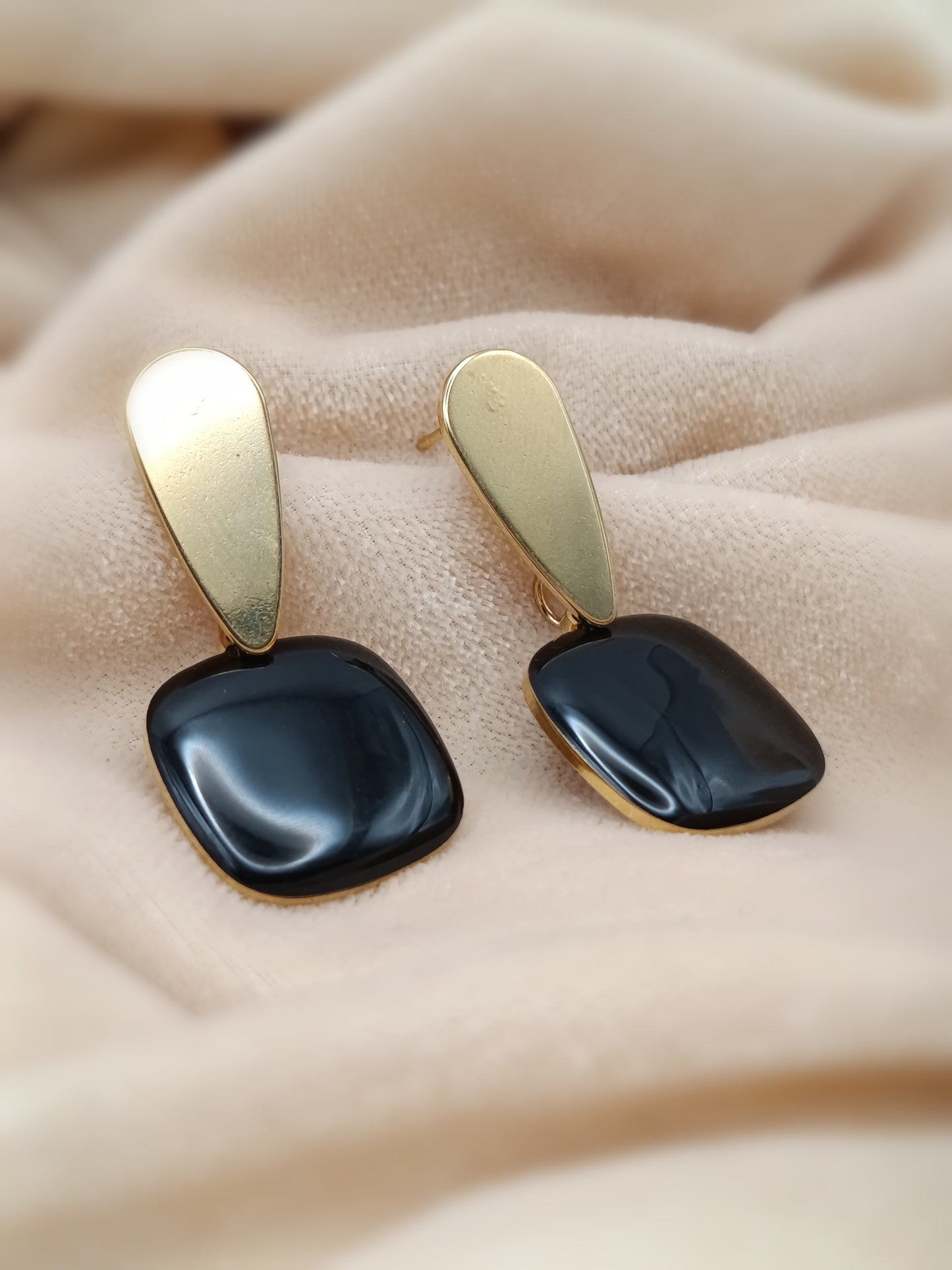 Anti Tarnish_Black and Gold-Toned Contemporary Drop Earrings