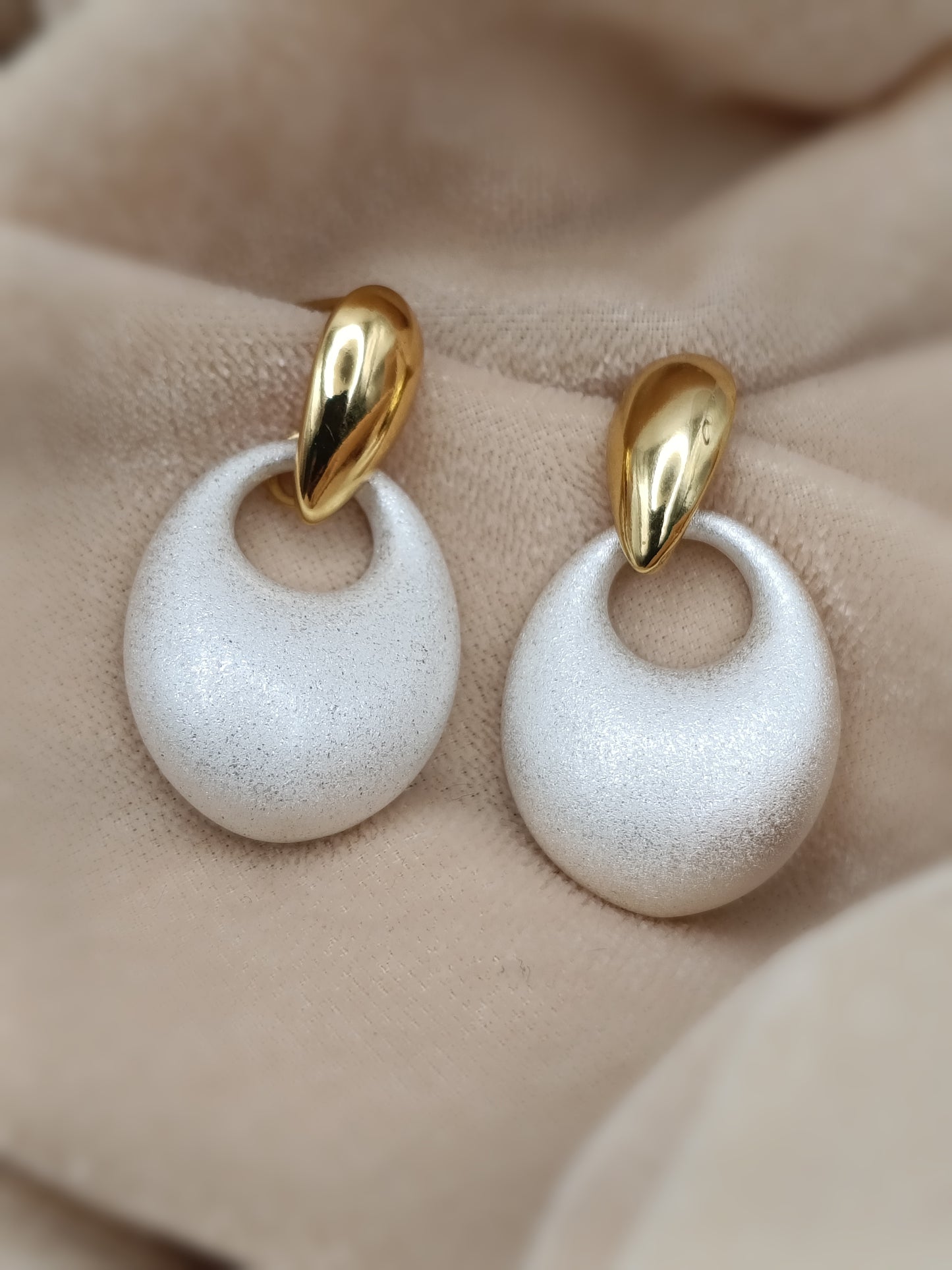 Gold Plated_Chunky White Oval Drop Earrings Set