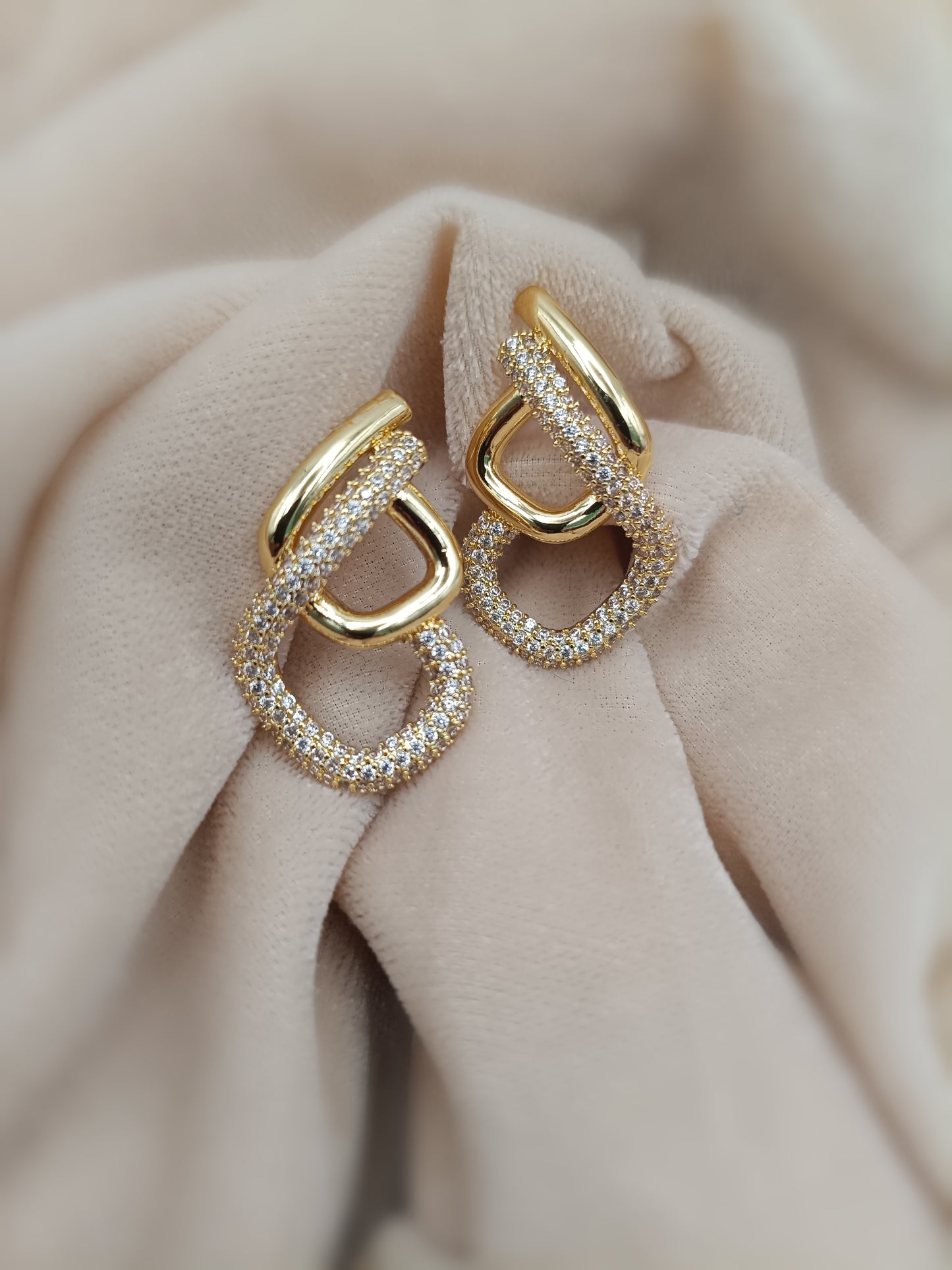 Gold-Plated Interlocking link drop earrings