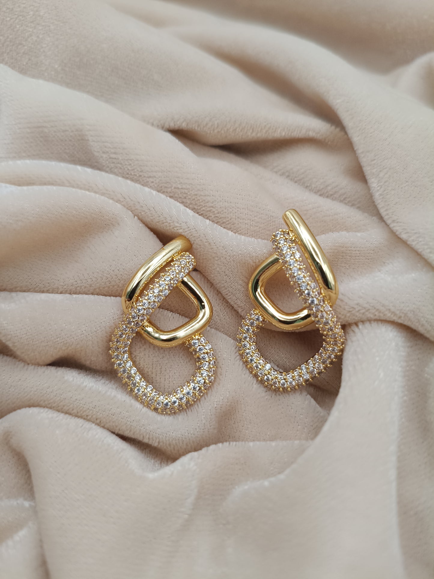 Gold-Plated Interlocking link drop earrings