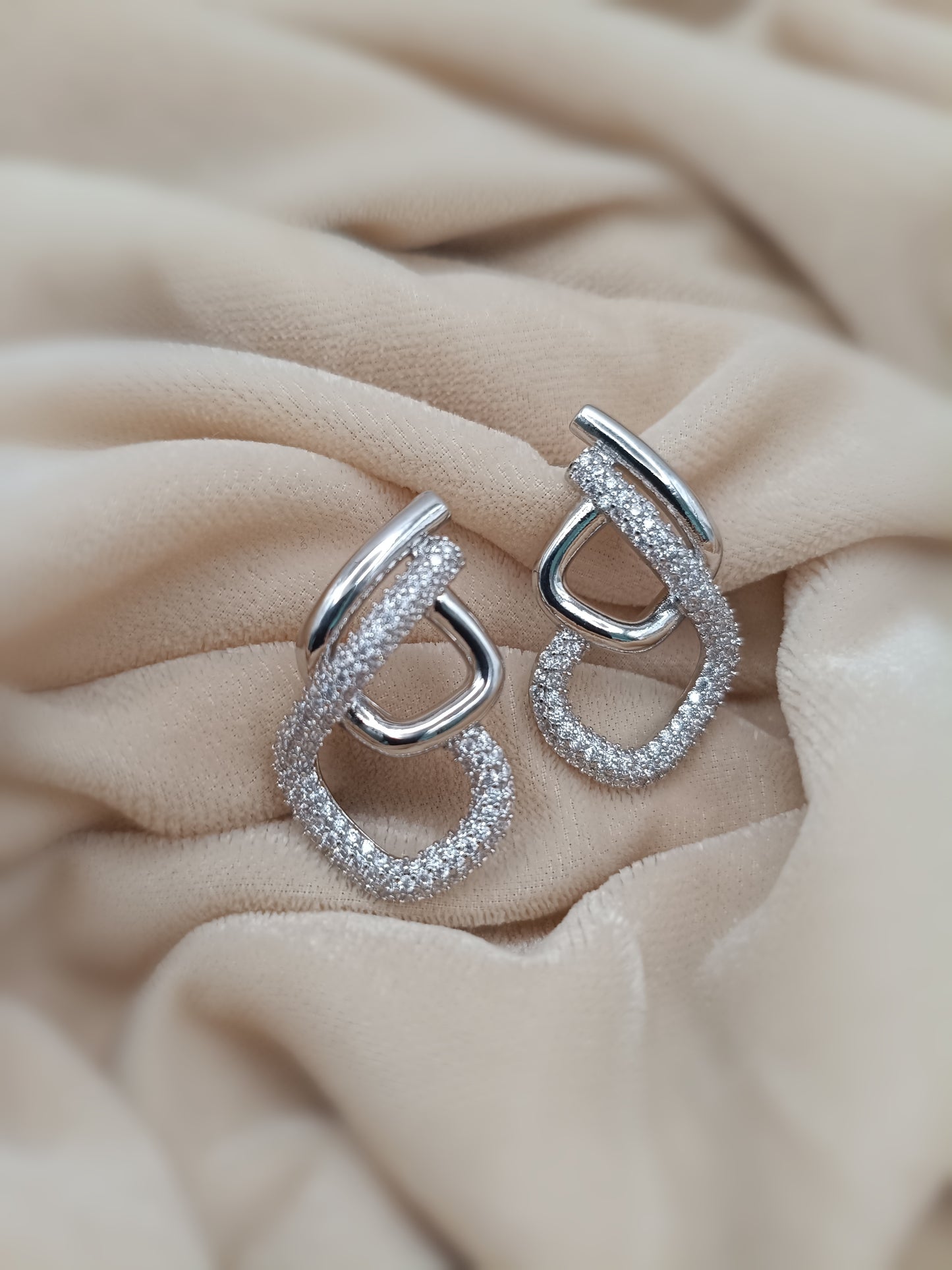 Gold-Plated Interlocking link drop earrings