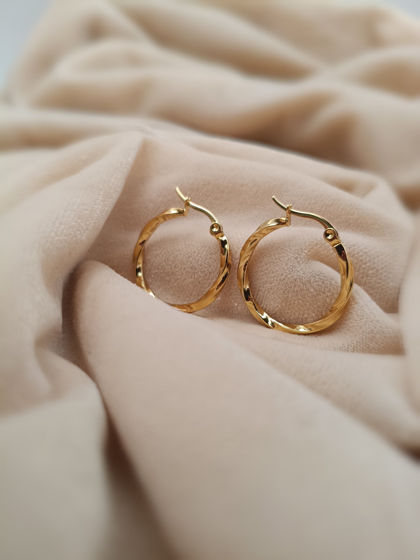 Gold Plated_Twisted Hoop Earrings