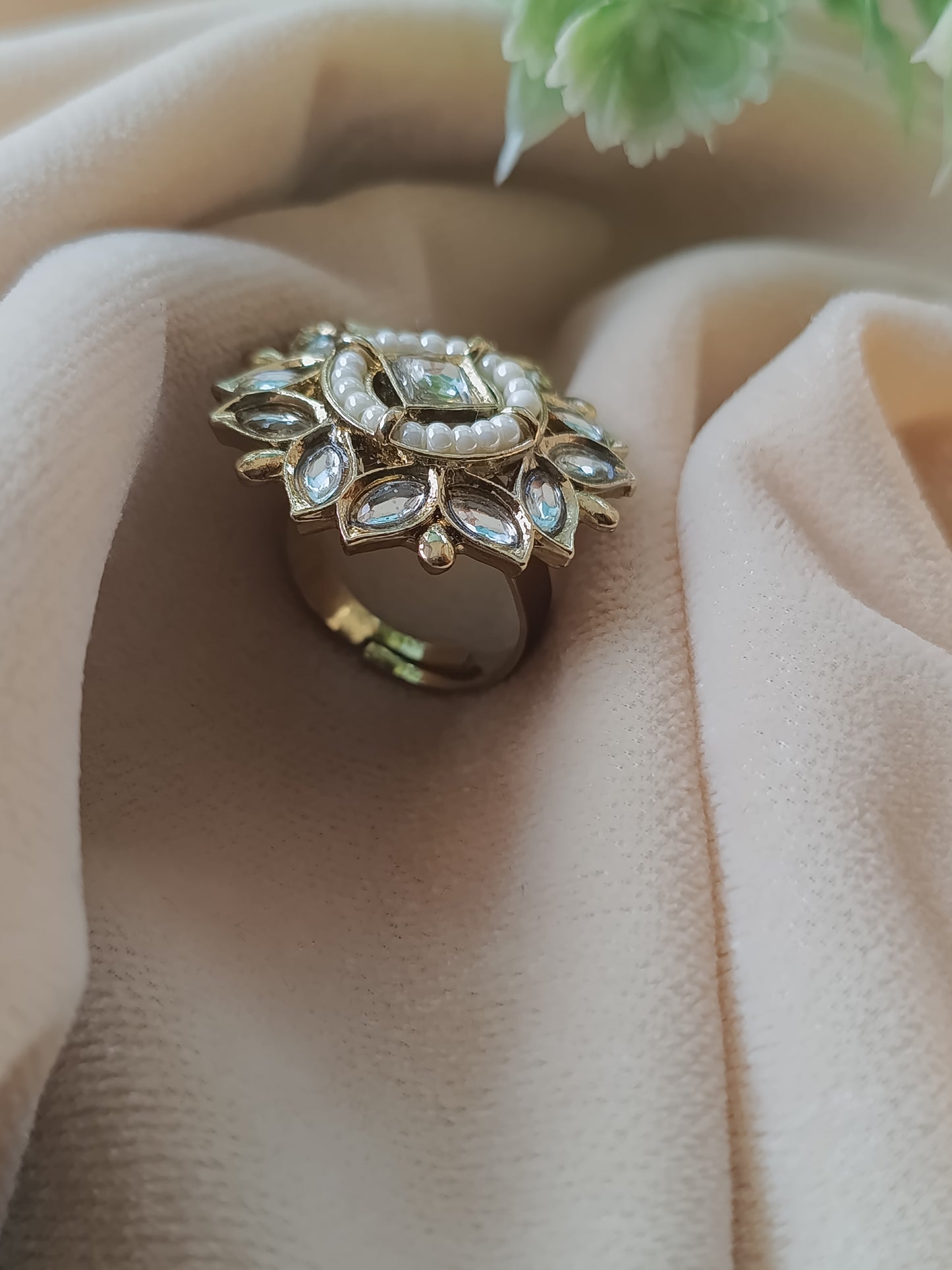 Gold-plated Adjustable Finger Ring With Kundan Stone