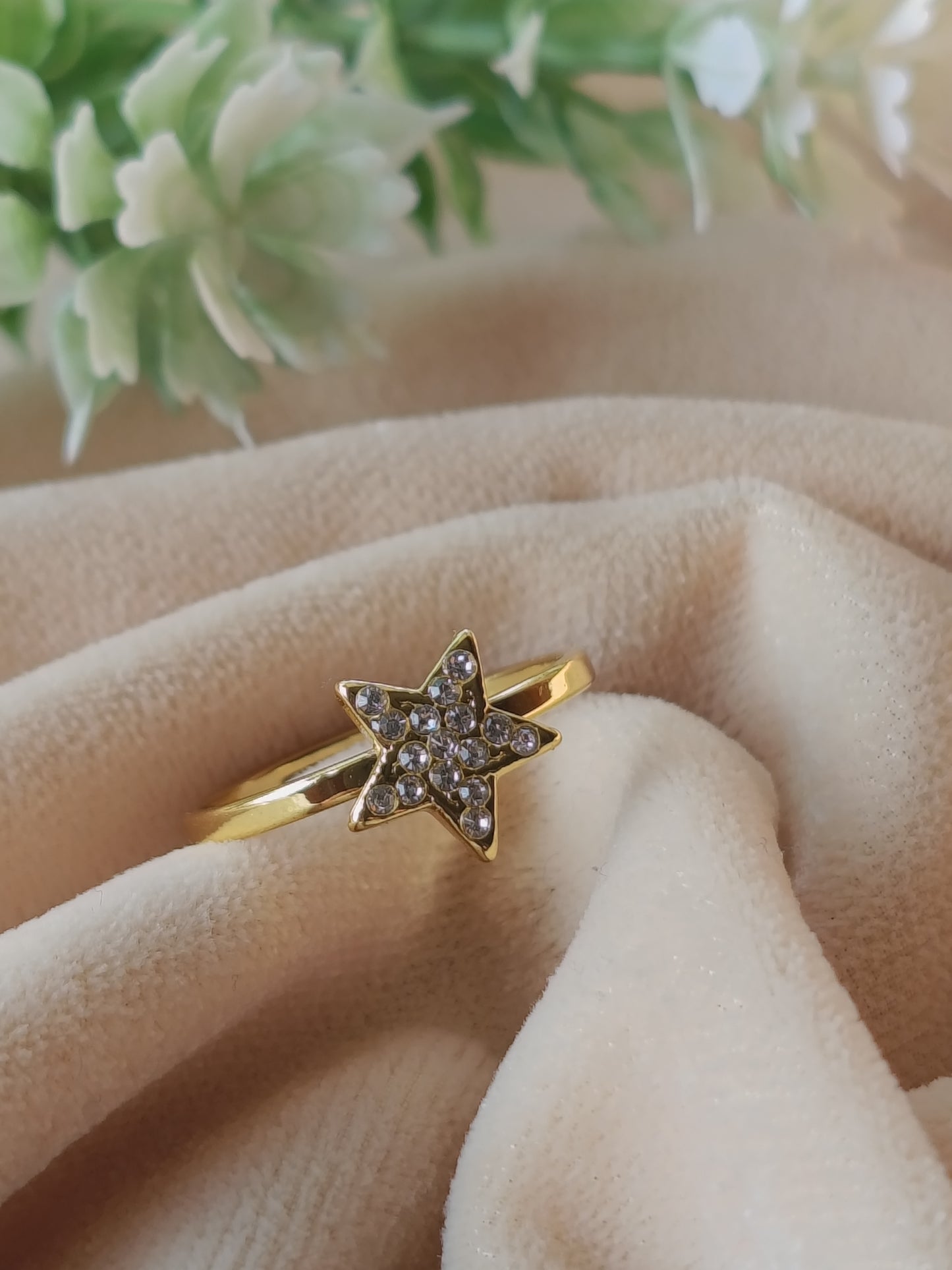 Anti Tarnish_Gold Plated Star Struck Adjustable Ring