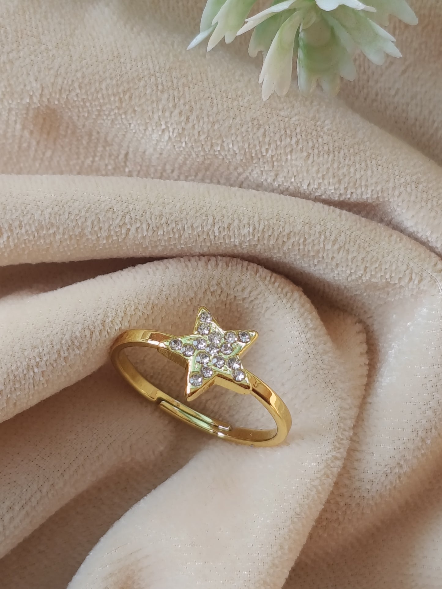 Anti Tarnish_Gold Plated Star Struck Adjustable Ring