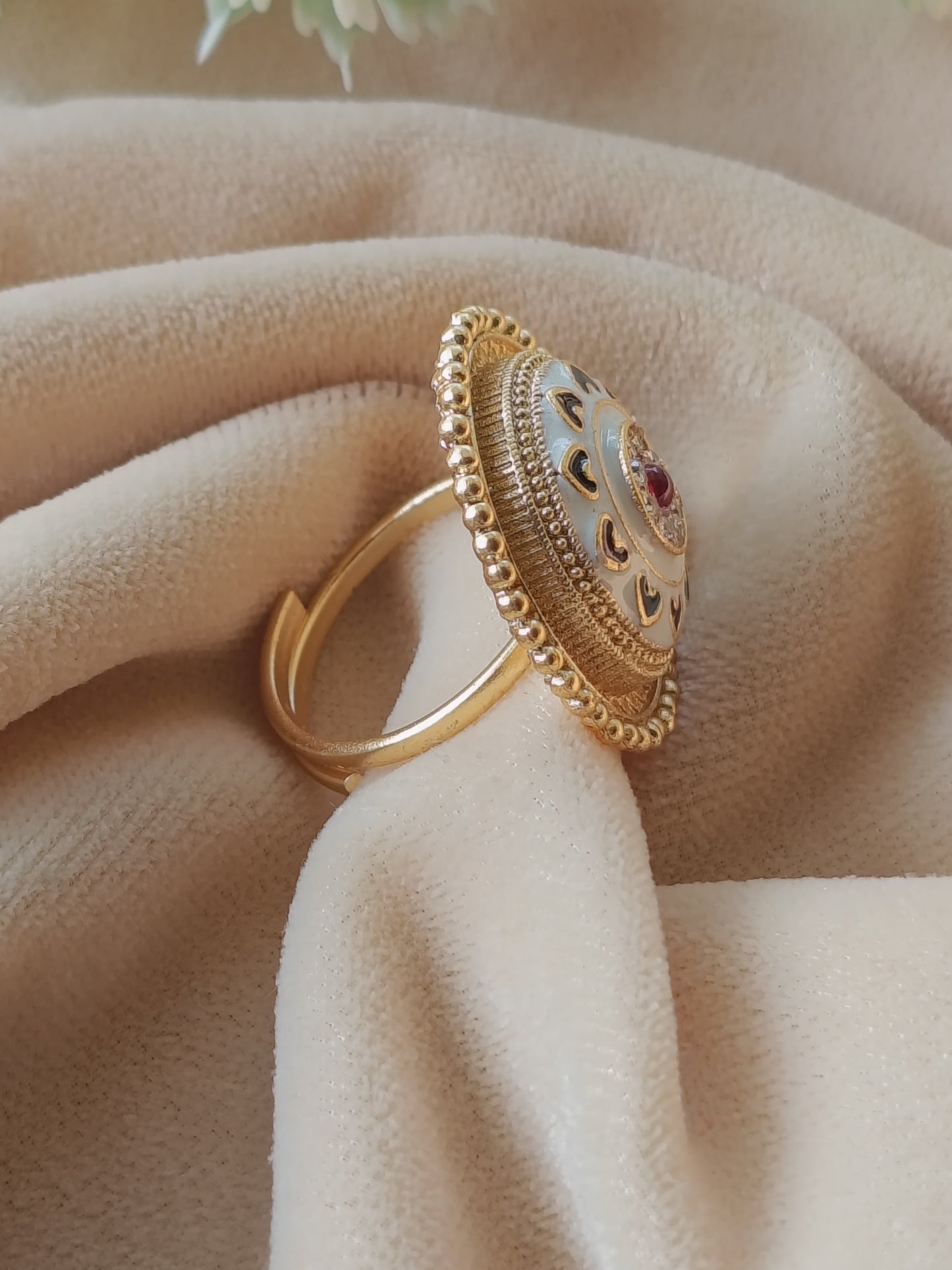 Traditional Rajwadi-Style Kundan Statement Ring
