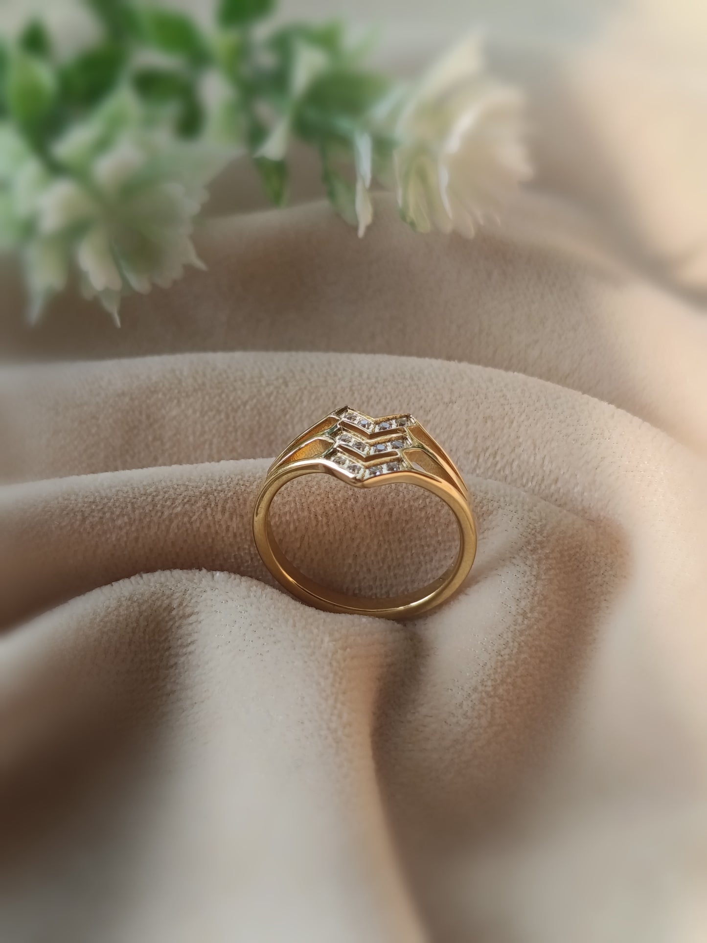 Anti Tarnish_Chevron-Style Diamond Ring