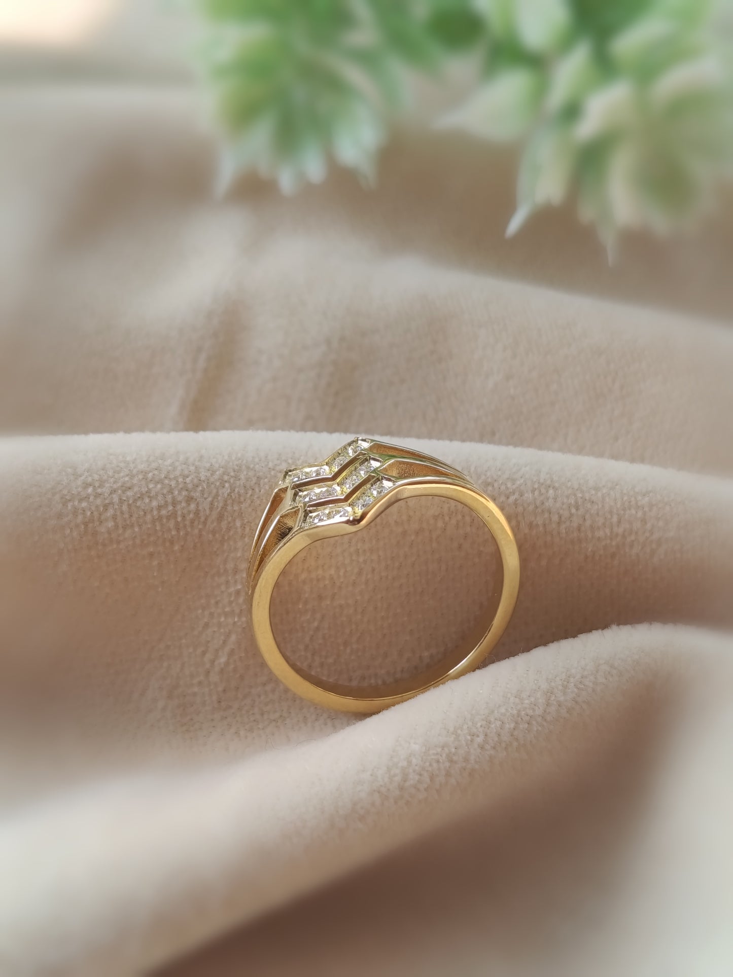 Anti Tarnish_Chevron-Style Diamond Ring