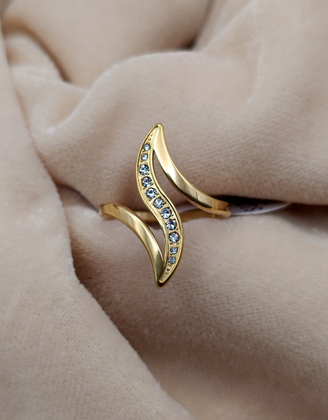 Anti Tarnish_Gold Plated Diamond Stone Wave Ring