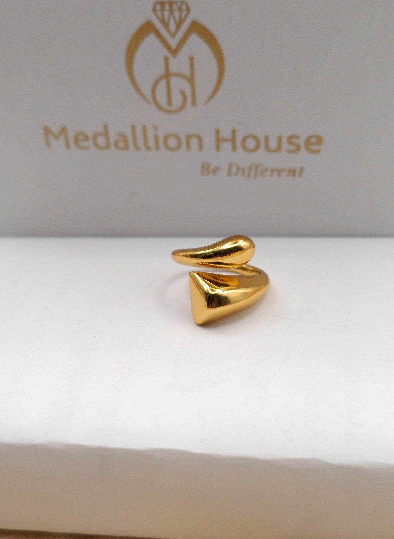 Anti Tarnish_Chunky Golden Knot Ring
