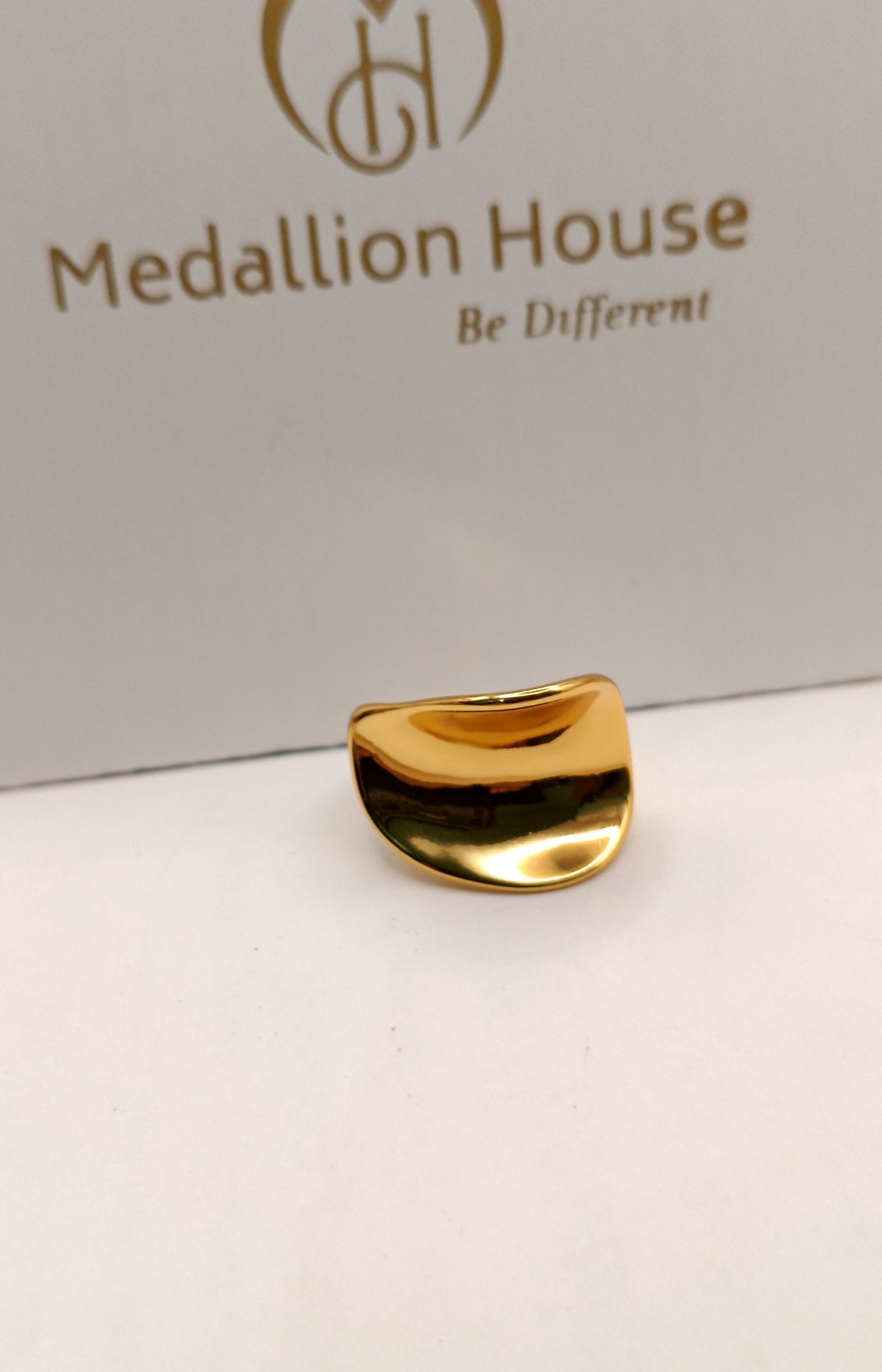 Anti Tarnish_Gold Plated Curve Ring