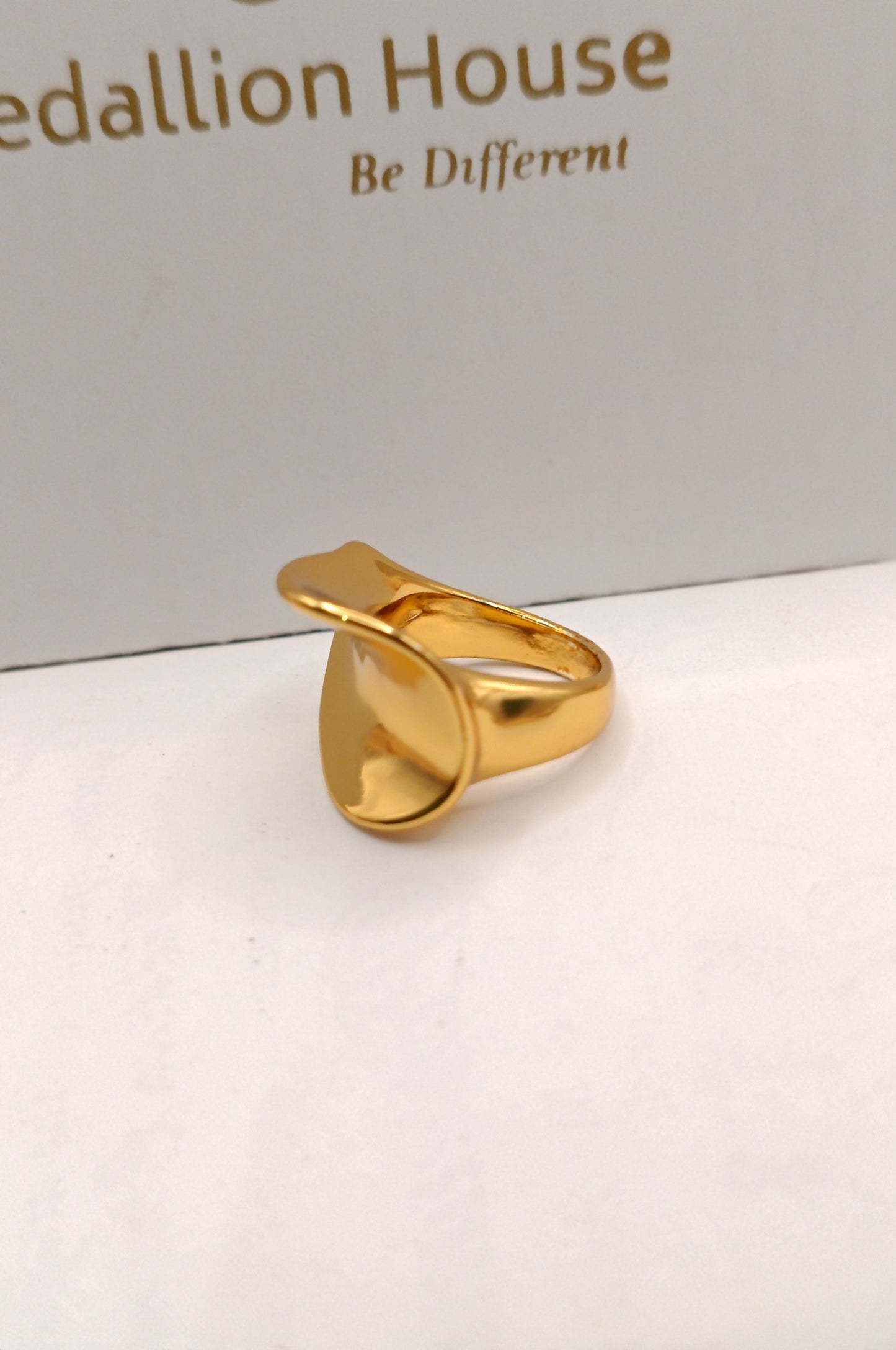 Anti Tarnish_Gold Plated Curve Ring