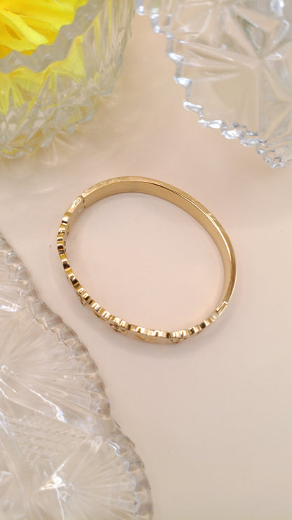 Anti Tarnish_Gold Plated Heart Shape Bracelet