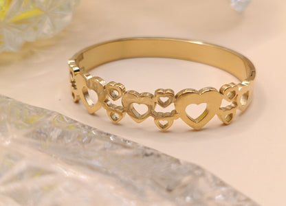 Anti Tarnish_Gold Plated Heart Shape Bracelet