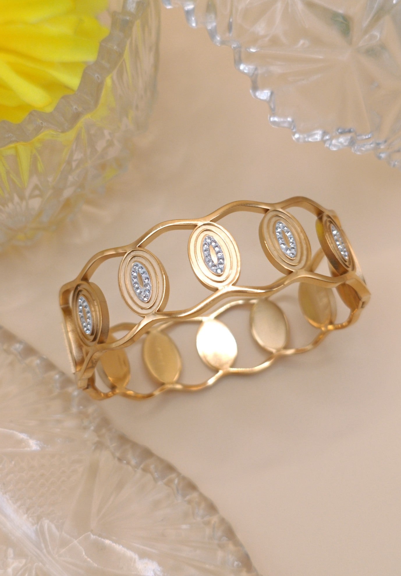 Anti Tarnish_Gold Plated Oval Design Bracelet