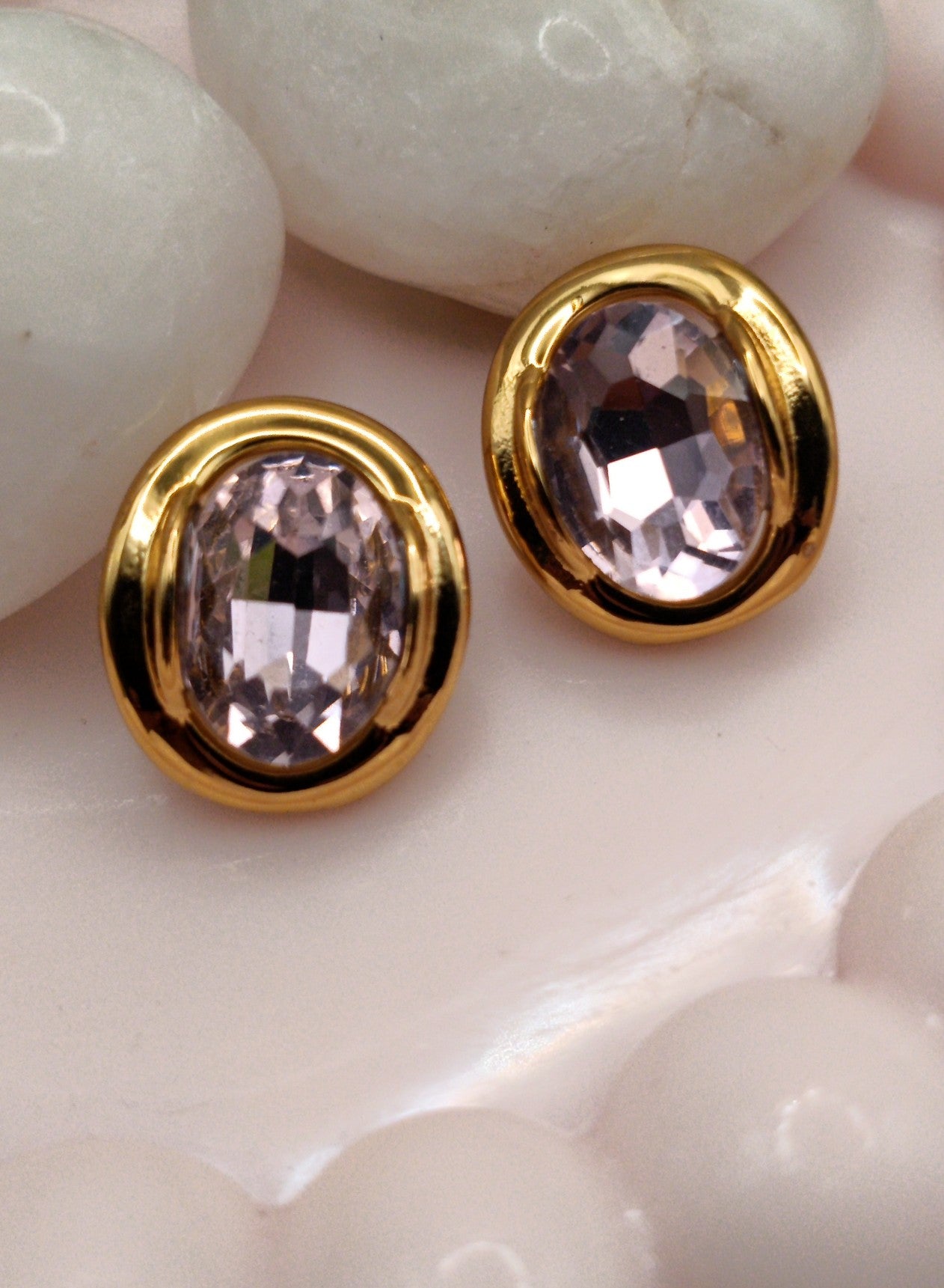 Anti Tarnish_Oval-shaped faceted stones Stud Earrings
