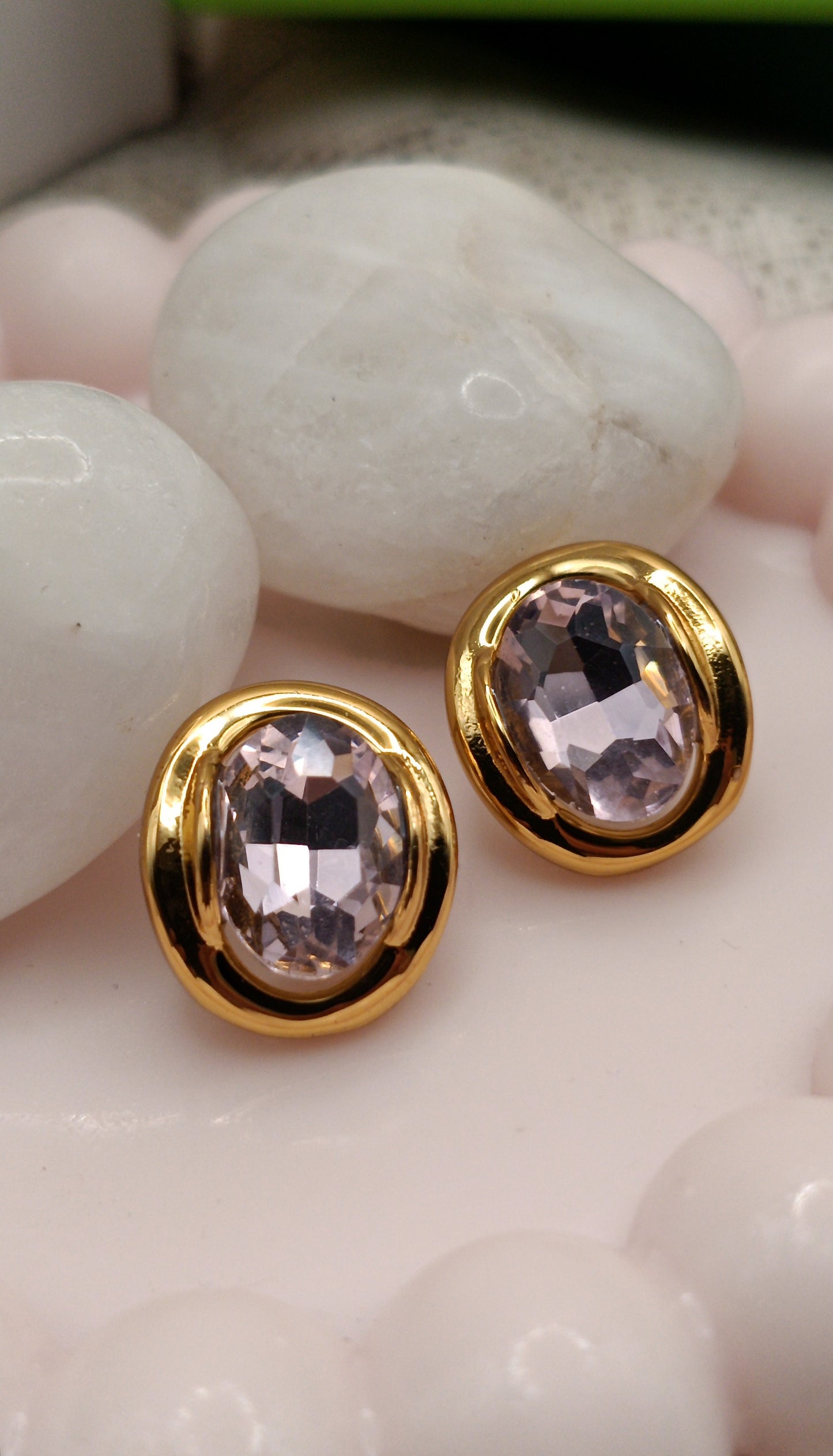 Anti Tarnish_Oval-shaped faceted stones Stud Earrings