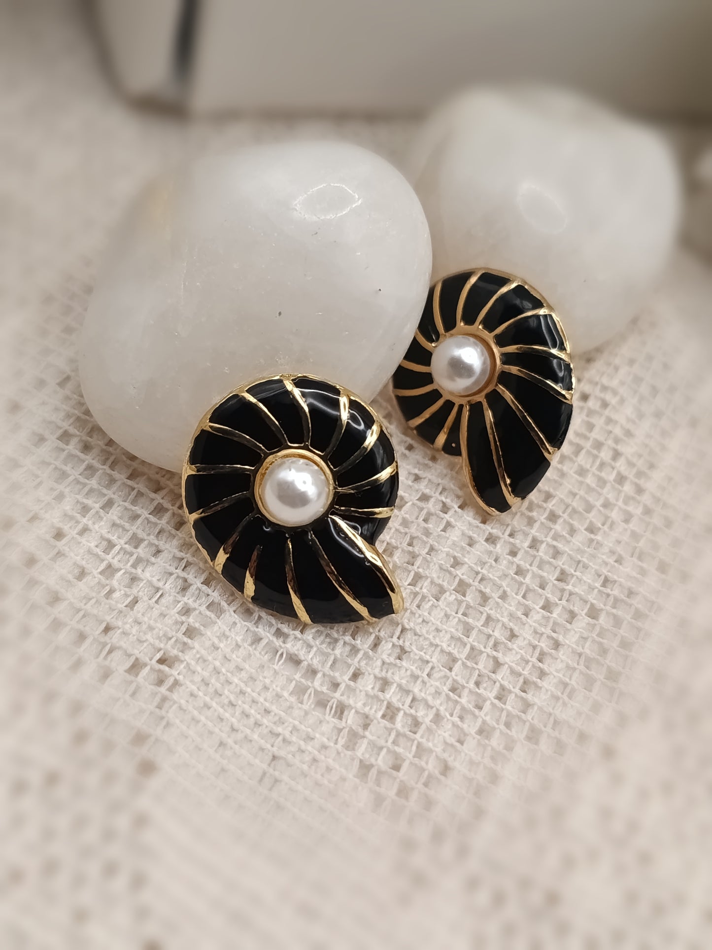 Anti Tarnish_Black Enamel snail-shaped Stud Earrings