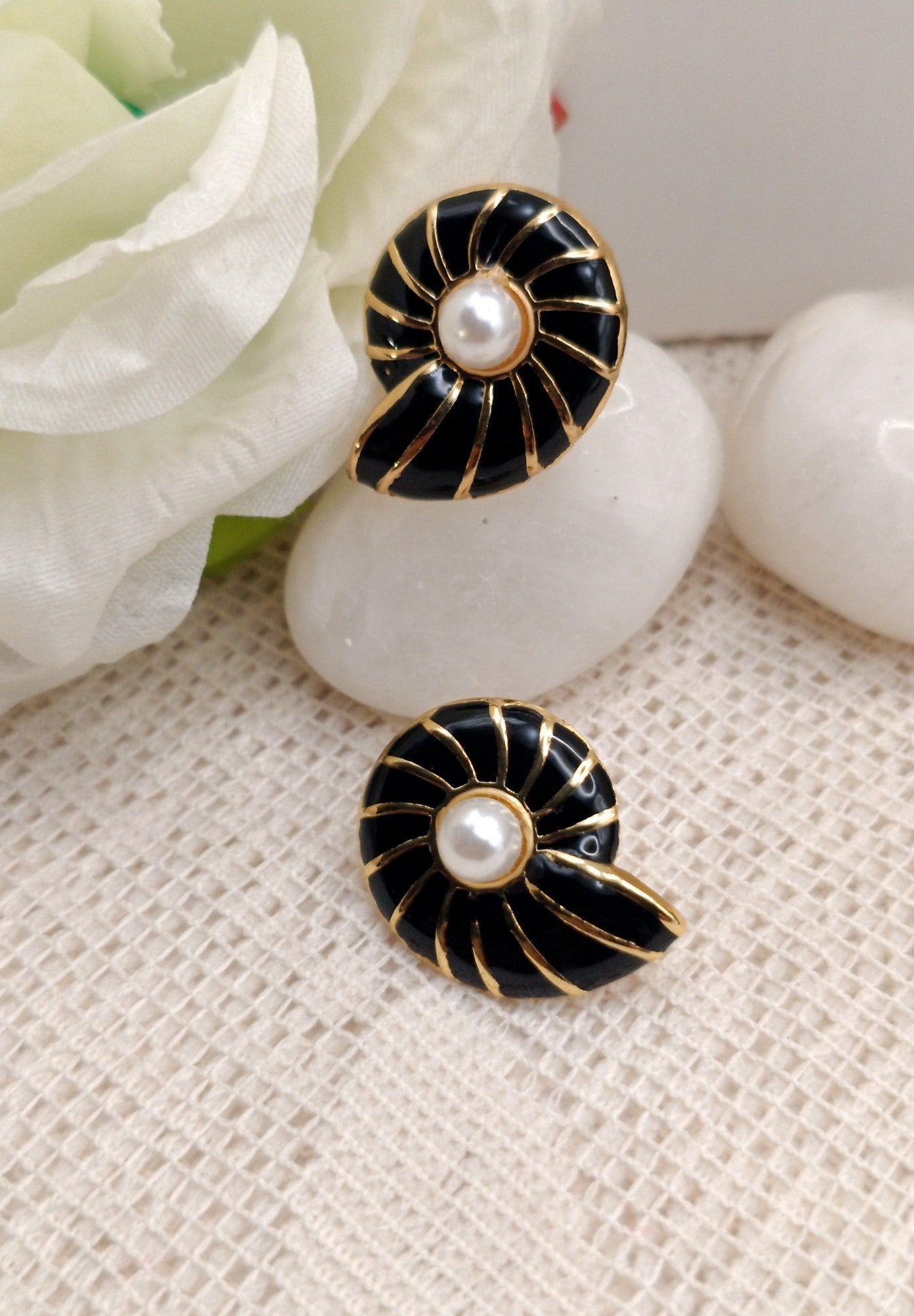 Anti Tarnish_Black Enamel snail-shaped Stud Earrings