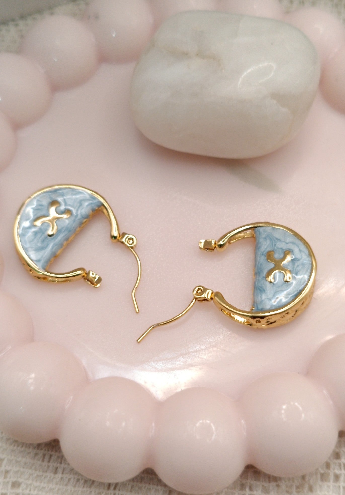 Anti Tarnish_Gold-plated Enamel Hoops Earrings