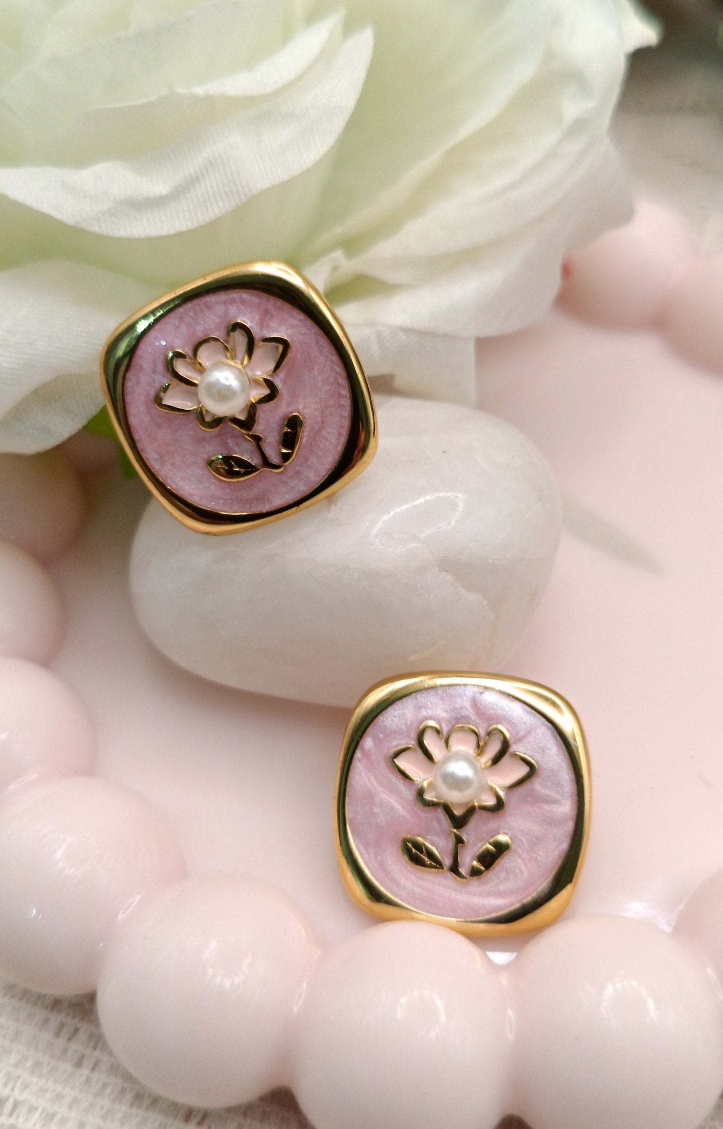 Anti Tarnish_Gold Plated Floral Antique Stud Earring