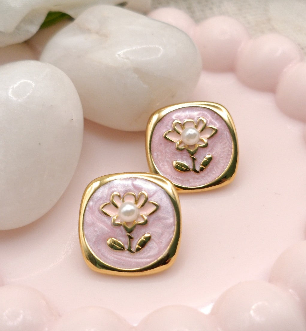 Anti Tarnish_Gold Plated Floral Antique Stud Earring