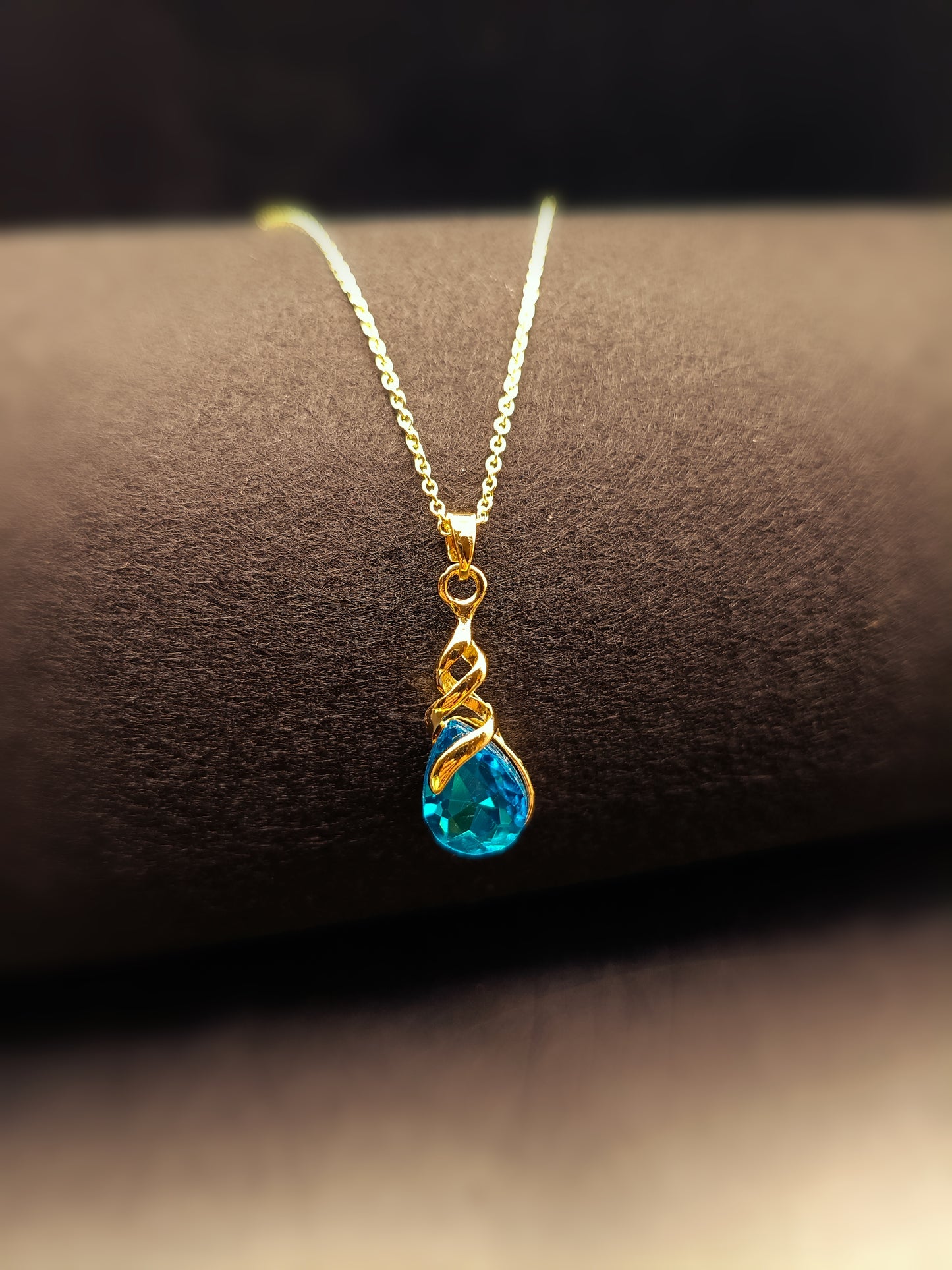 Anti Tarnish_Blue Topaz Teardrop Pendant Necklace Set