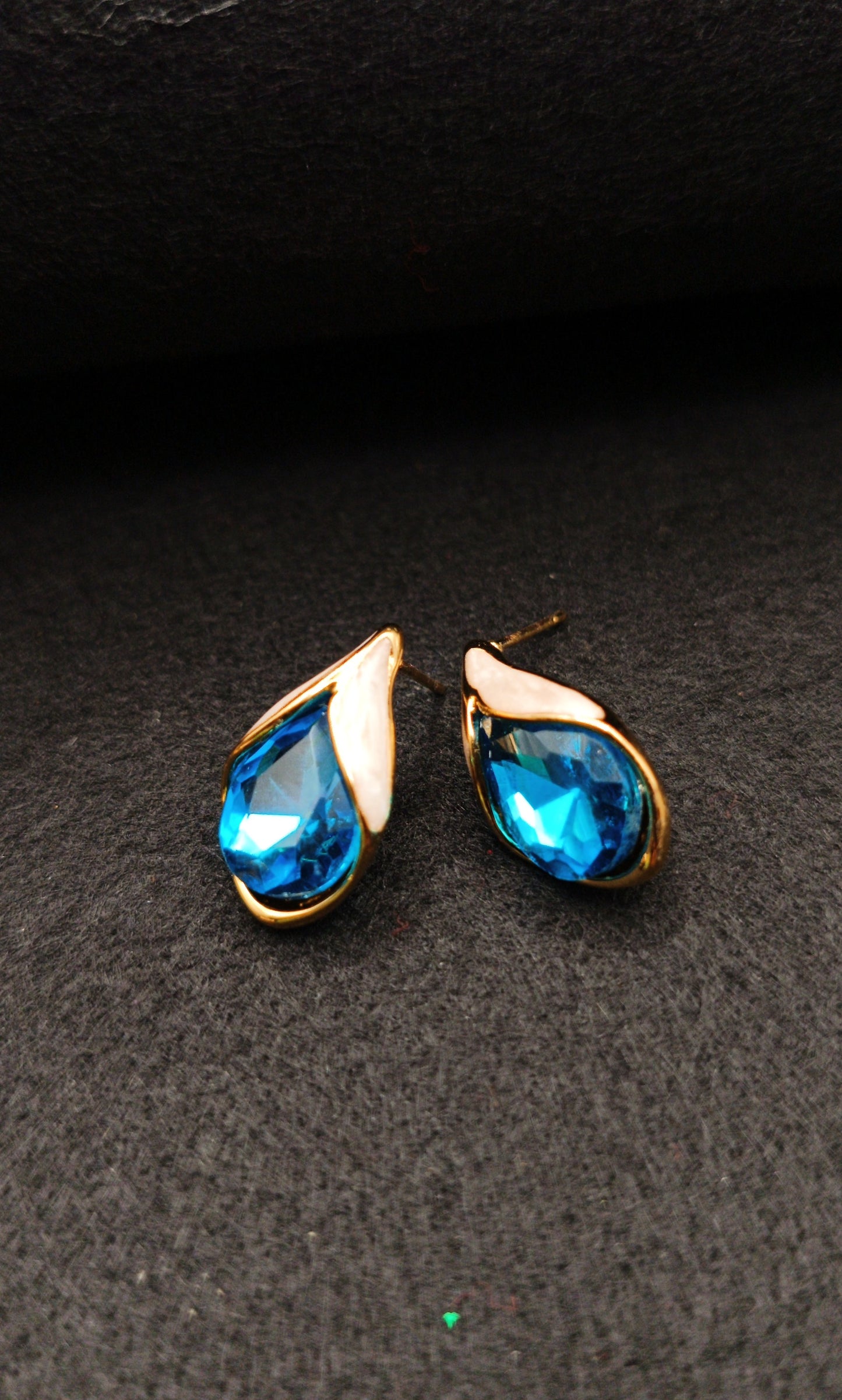 Anti Tarnish_Teardrop-Shaped Blue Stones Necklace Set