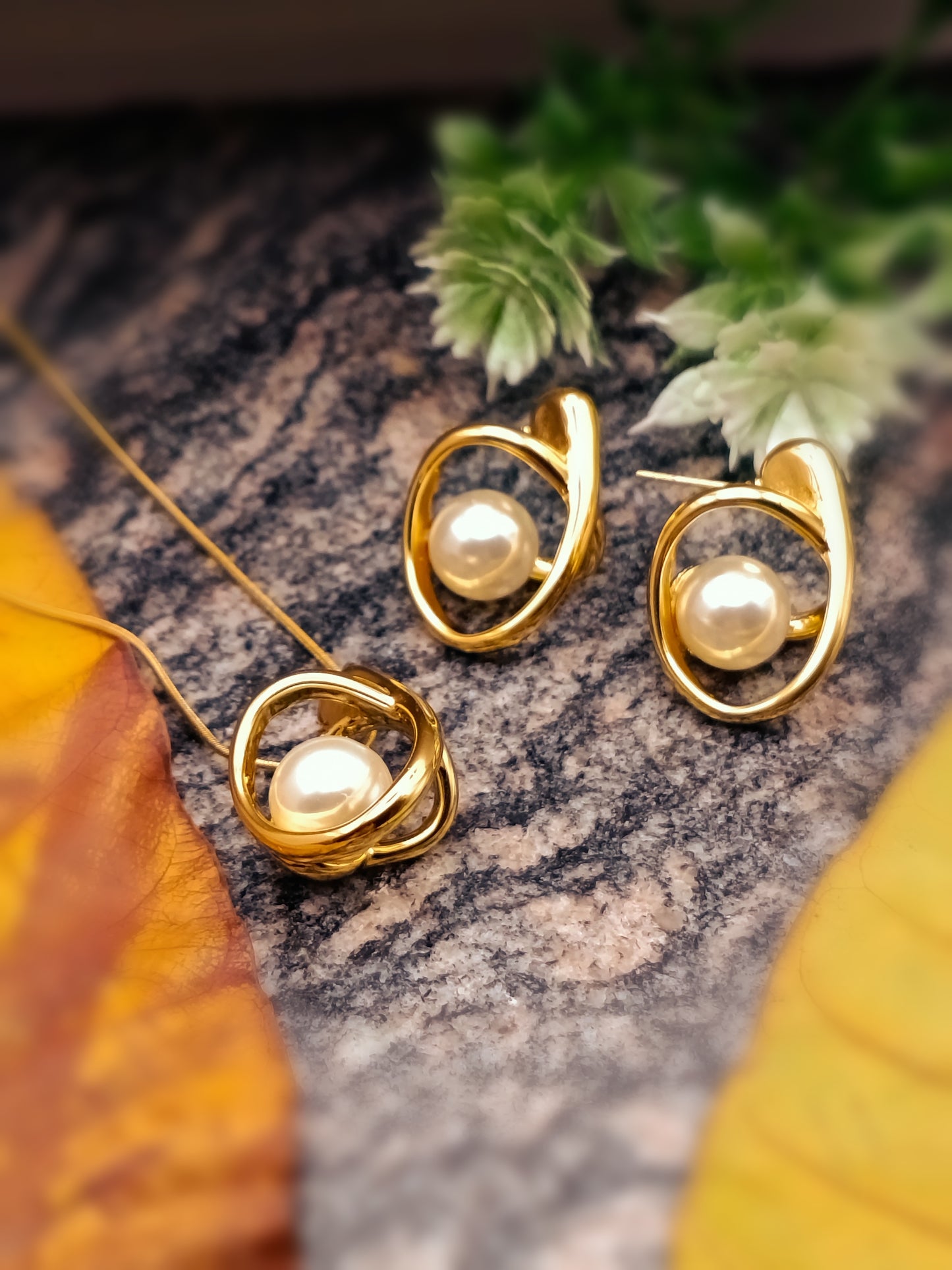 Anti Tarnish_Vintage Style Gold Plated Pearl Necklace Set