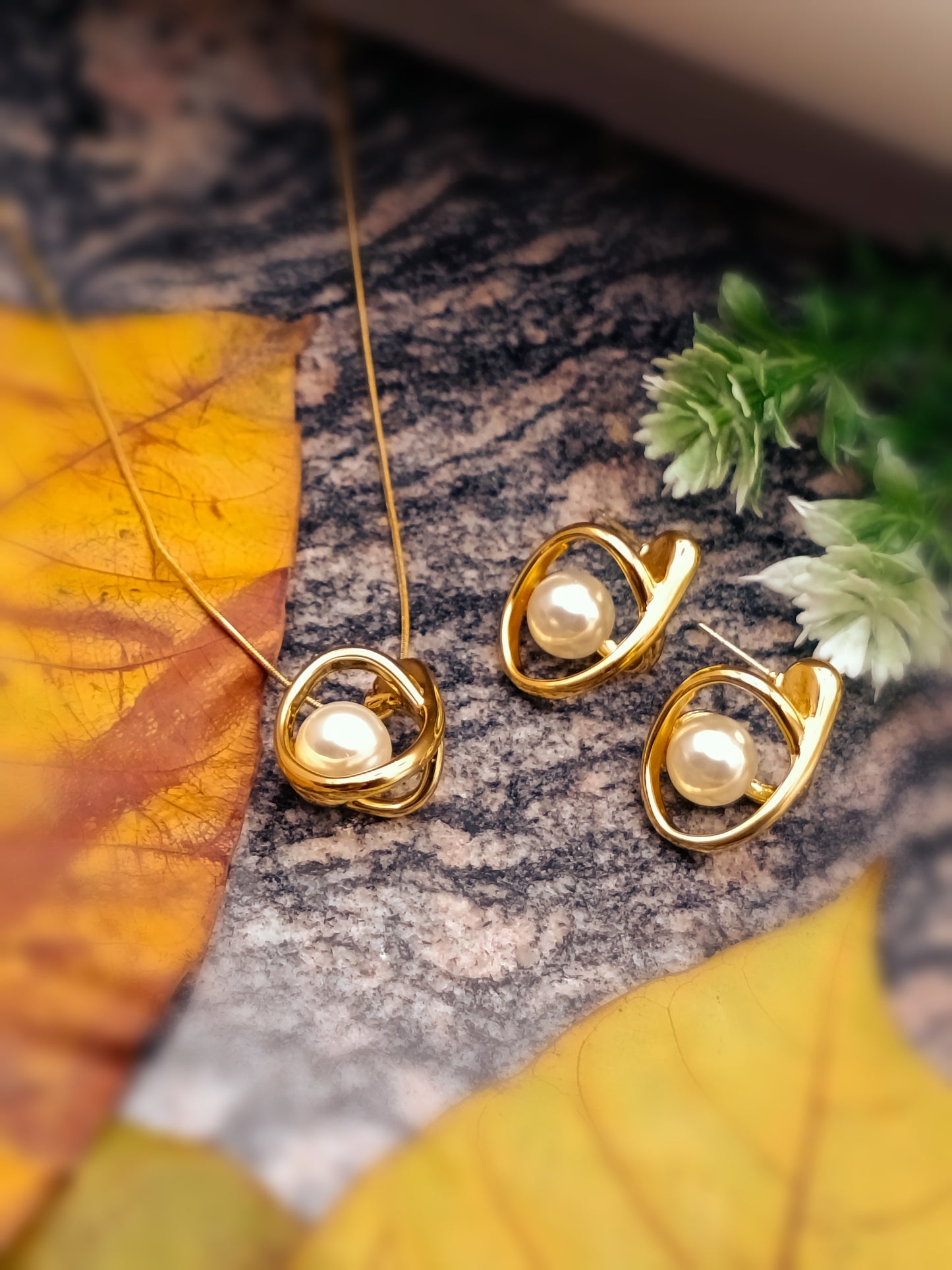 Anti Tarnish_Vintage Style Gold Plated Pearl Necklace Set