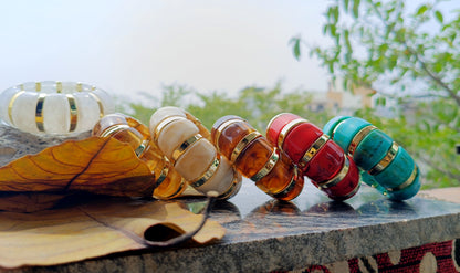 Marble-Effect Stretch Resin Bracelet