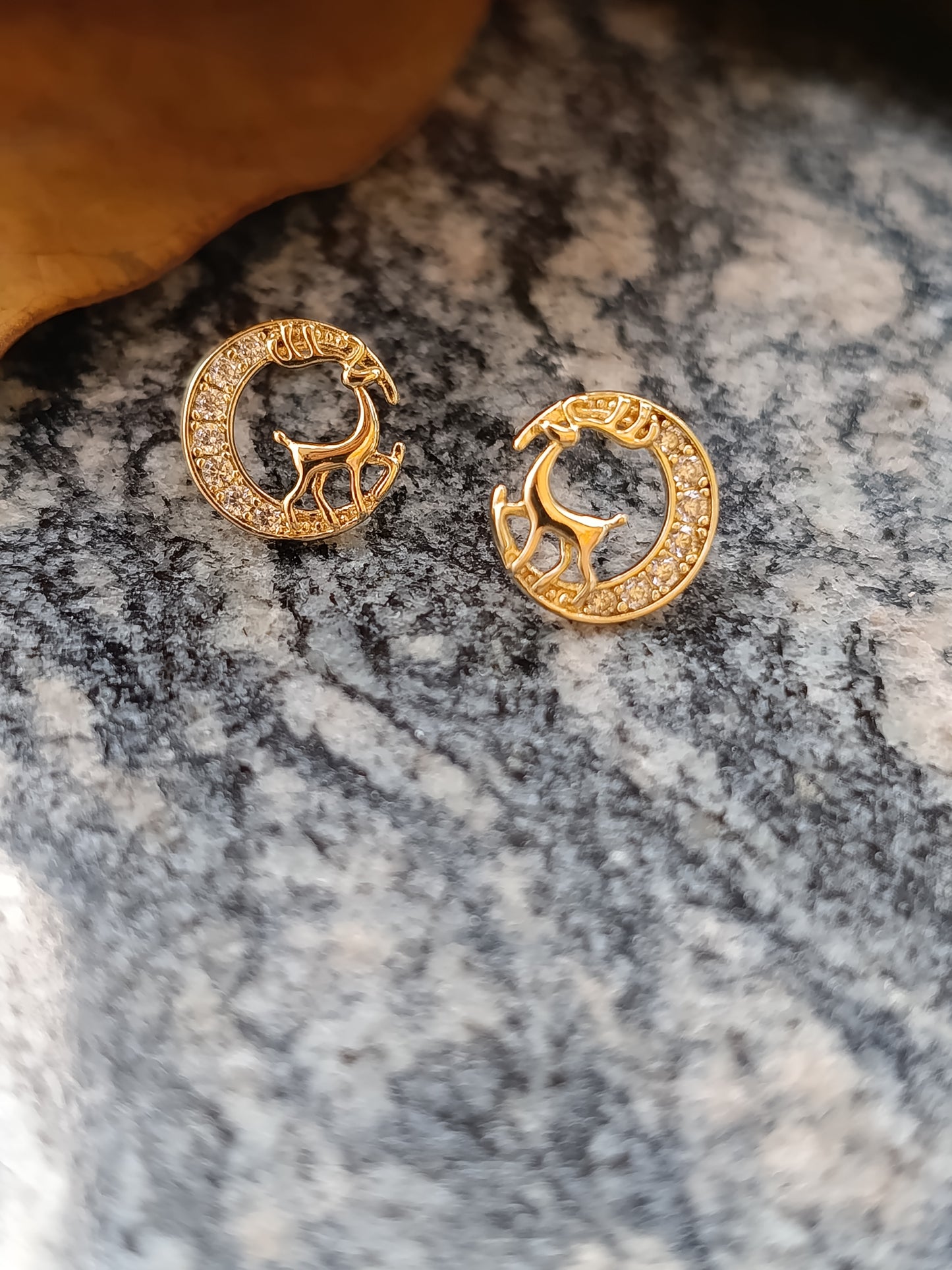 Anti Tarnish_Crescent Moon Reindeer Stud Earrings