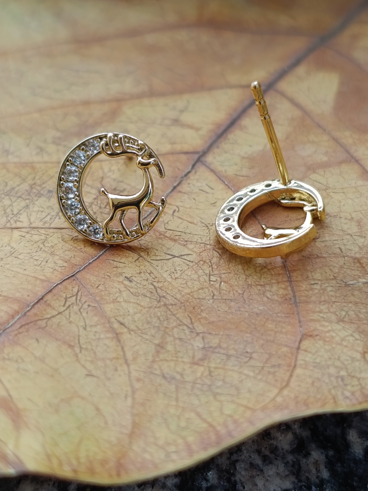 Anti Tarnish_Crescent Moon Reindeer Stud Earrings
