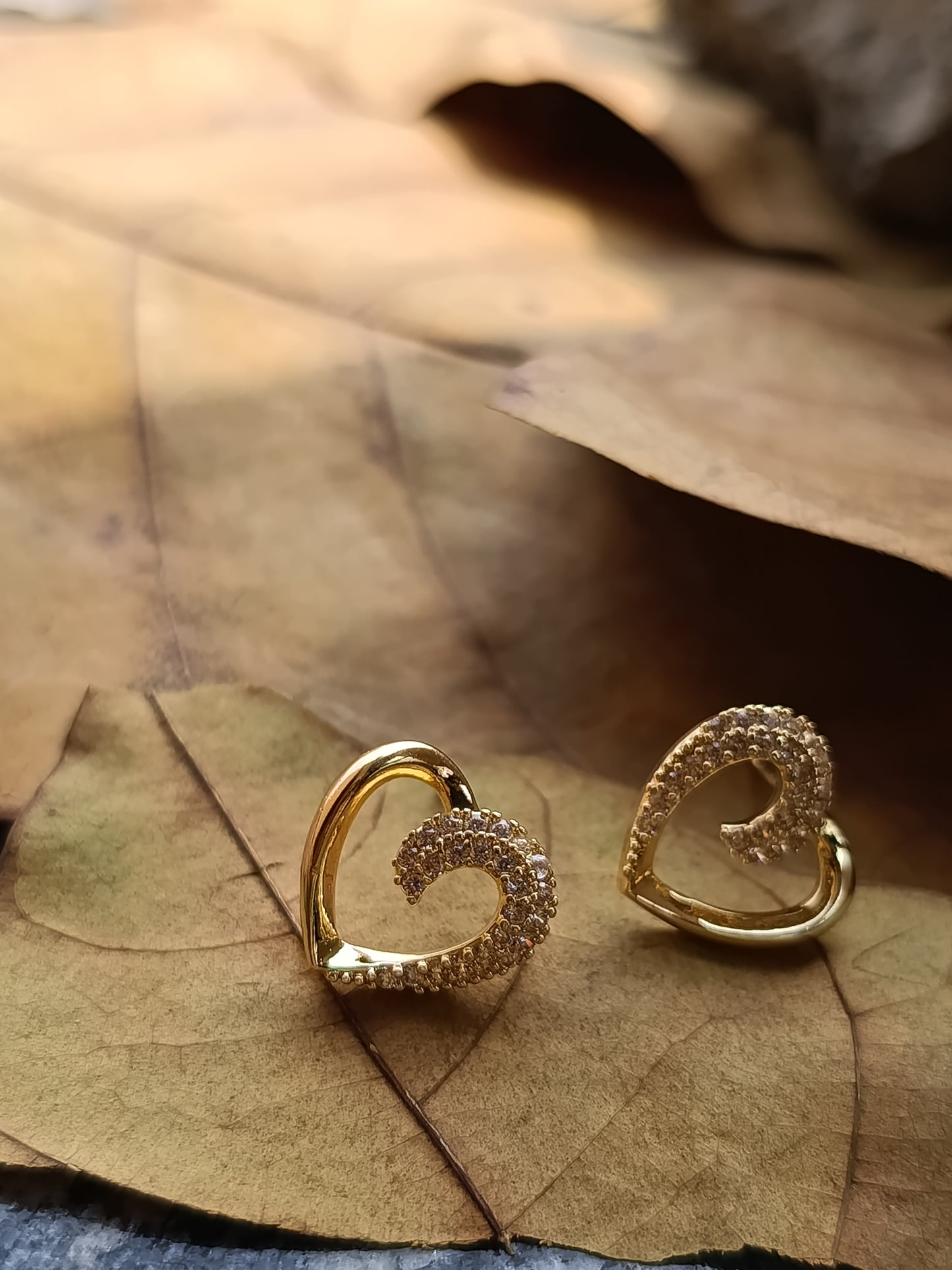 Anti Tarnish_Gold Plated Heart Shape Stud Earrings